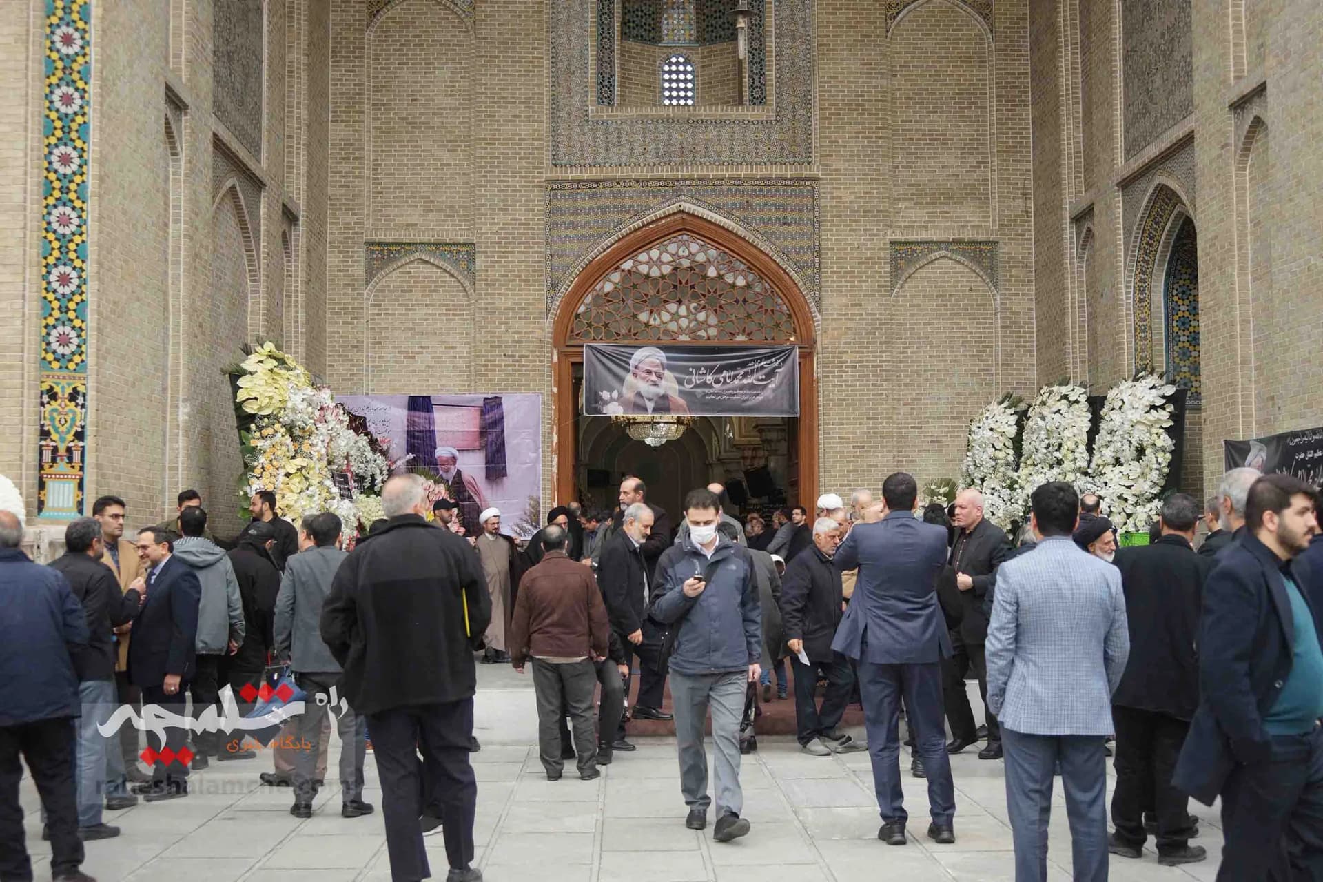 همه شخصیتهایی که در مراسم ترحیم آیتالله امام کاشانی حضور داشتند +تصاویر — تصویر 81