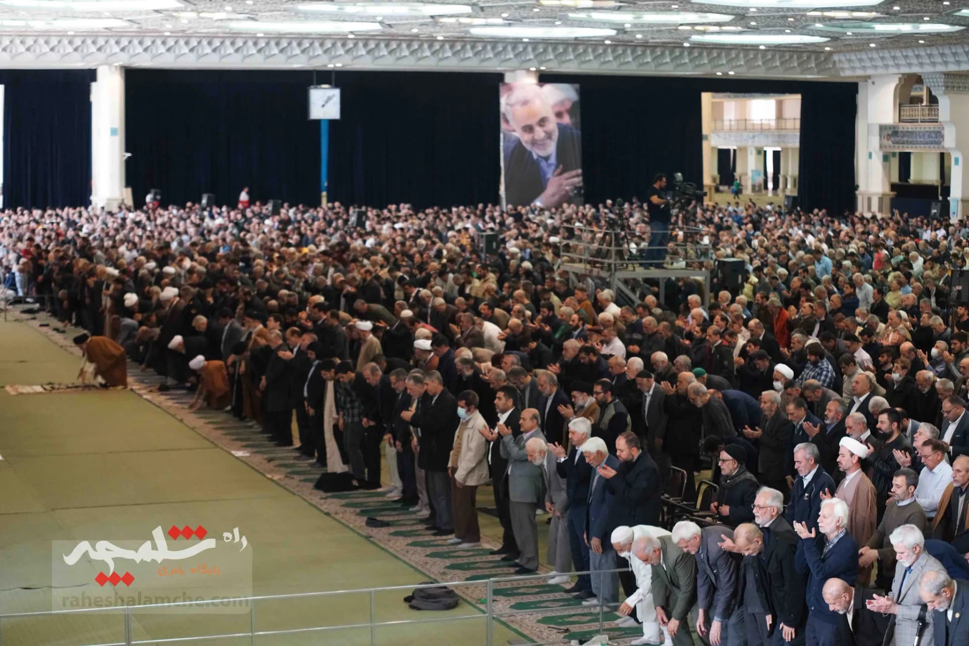 نمازجمعه این هفته تهران به امامت آیتالله خاتمی برگزار شد +تصاویر — تصویر 42