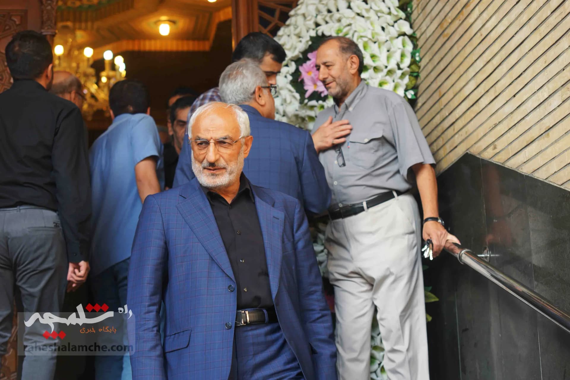 همه شخصیتهایی که در مراسم ختم مادر زریبافان شرکت کرده بودند +تصاویر — تصویر 56