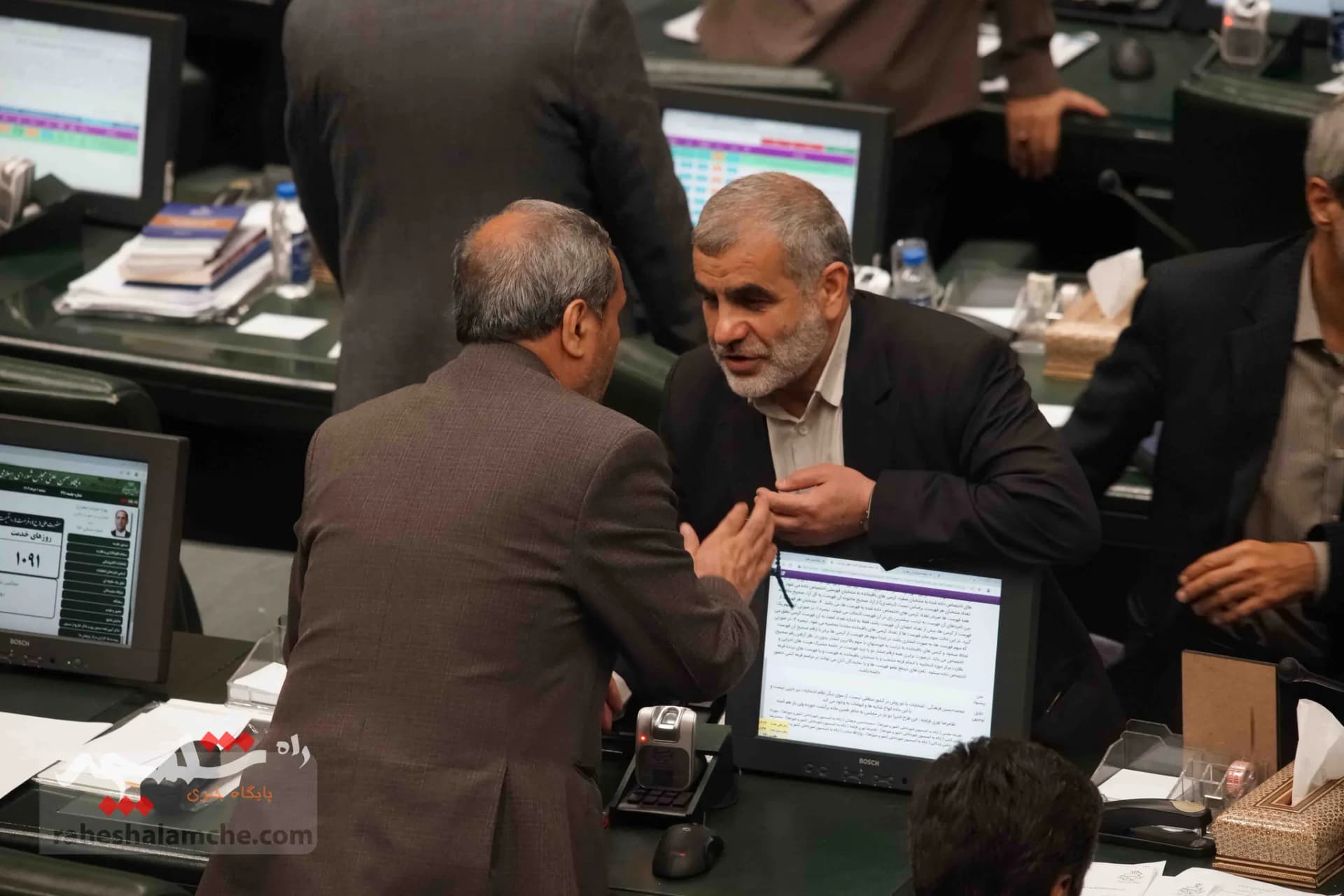 حاشیههای امروز مجلس با متفاوتترین تبلیغات انتخاباتی هیئت رئیسه مجلس +تصاویر — تصویر 24