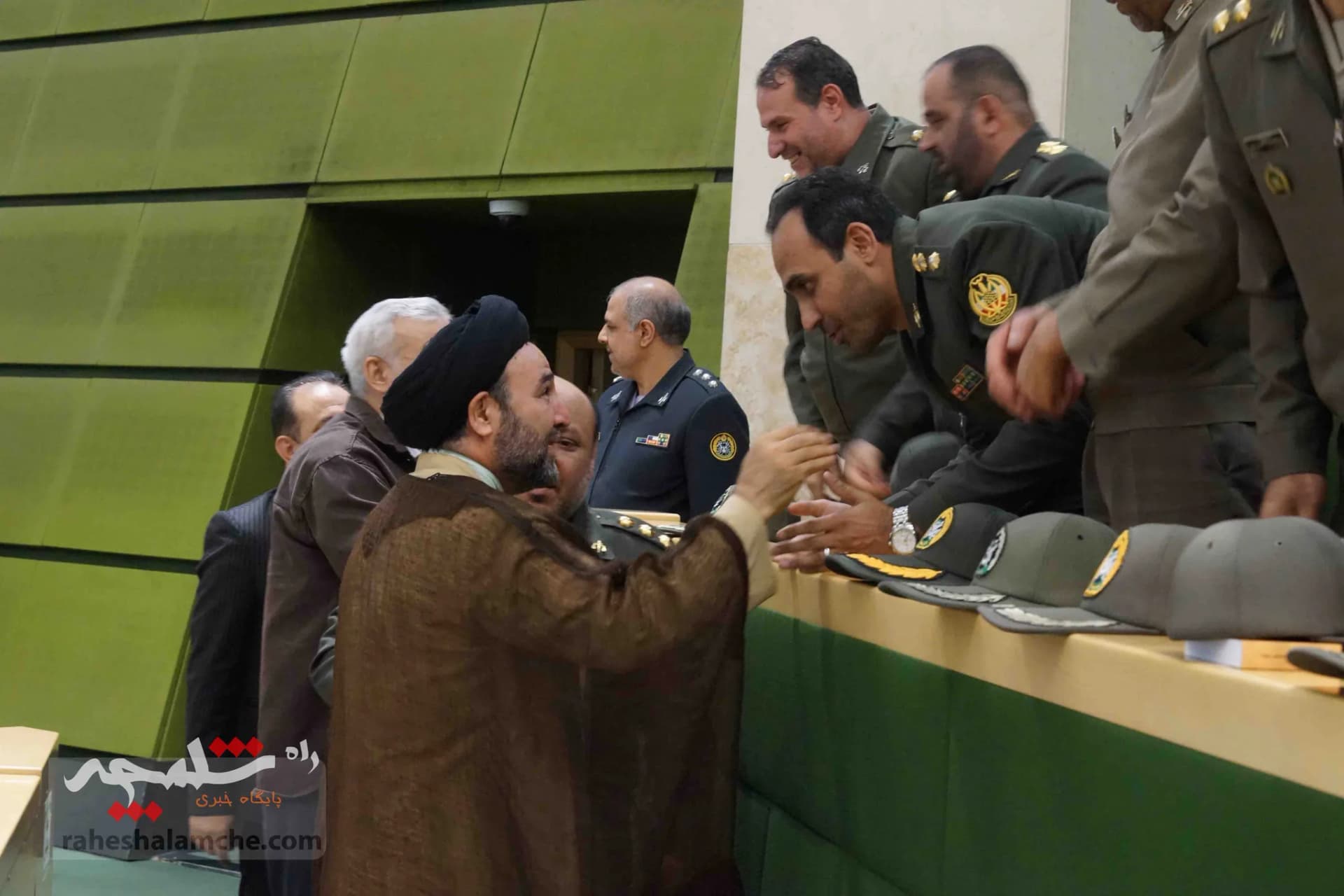 ارتش در مجلس شورای اسلامی +تصاویر — تصویر 23