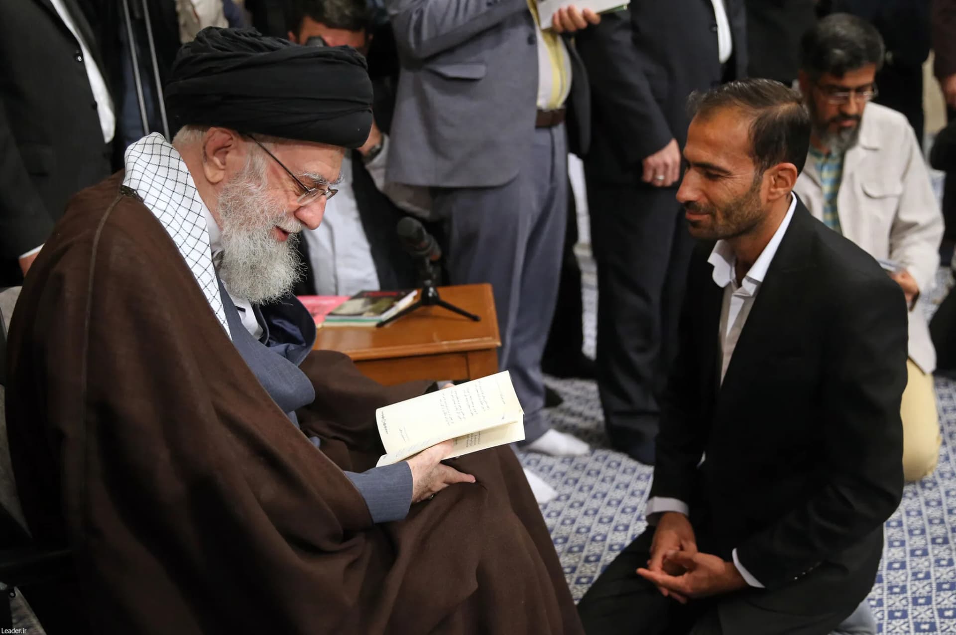 دیدار شاعران با رهبر انقلاب +تصاویر2 — تصویر 35