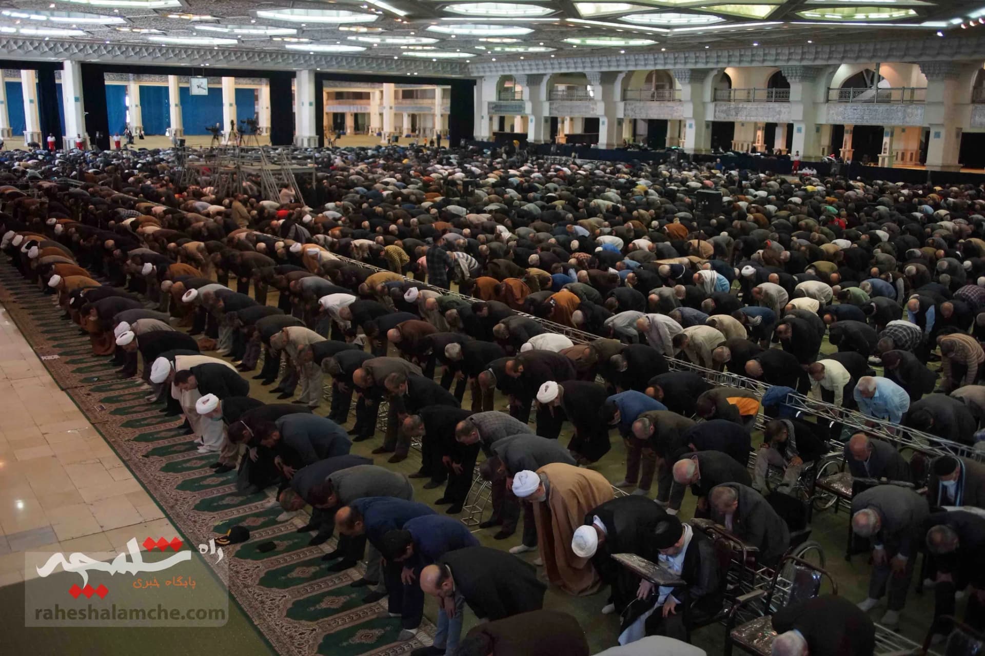 آخرین نماز جمعه سال 1401 در تهران +تصاویر — تصویر 50