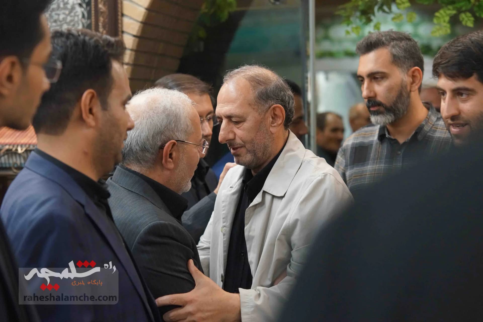 احمدینژادیها برای ختم همسر مرتضی تمدن سنگ تمام گذاشتند +تصاویر — تصویر 19