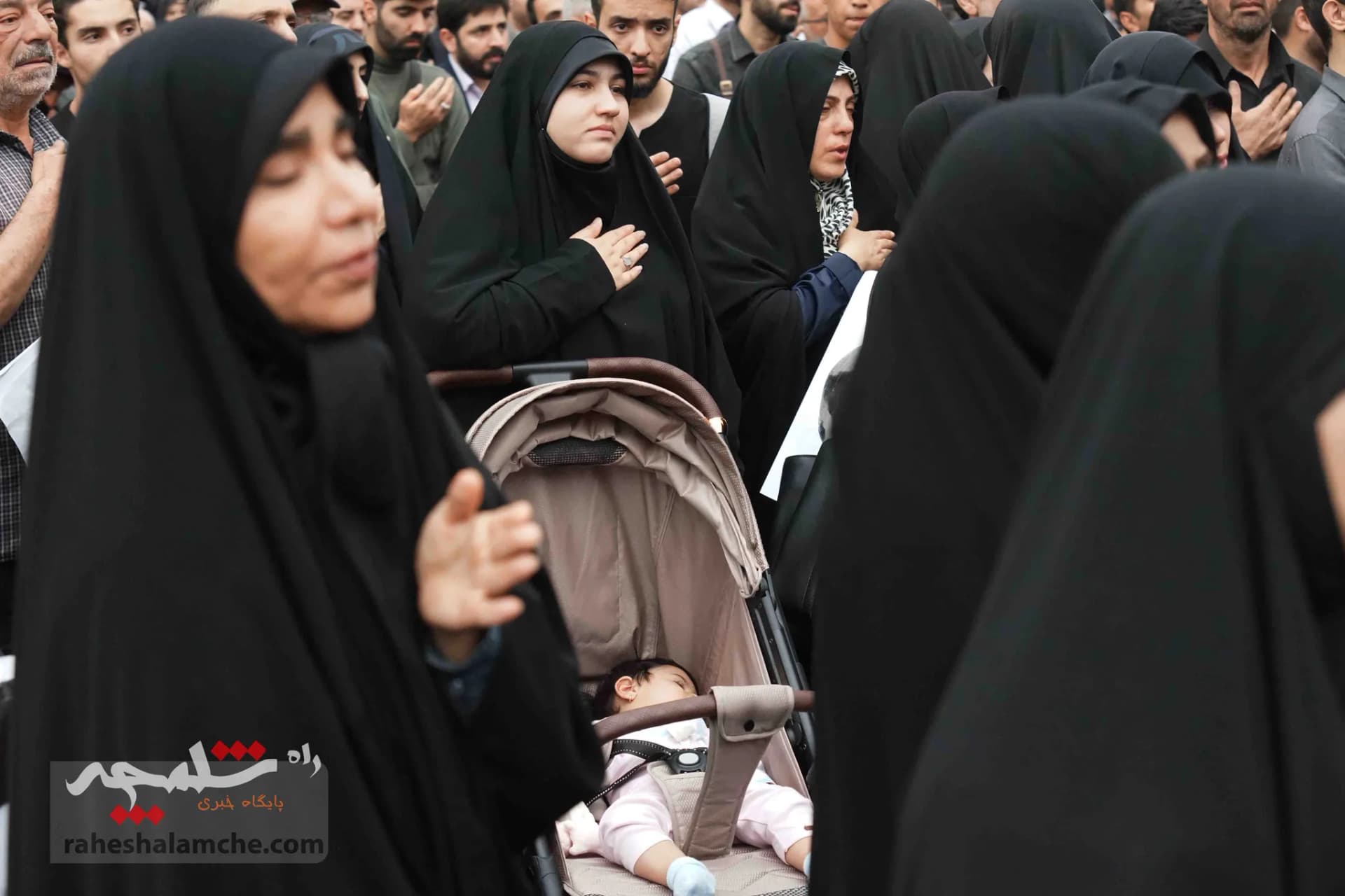 عزاداری مردم تهران در سوگ شهدای خدمت +تصاویر اختصاصی — تصویر 52