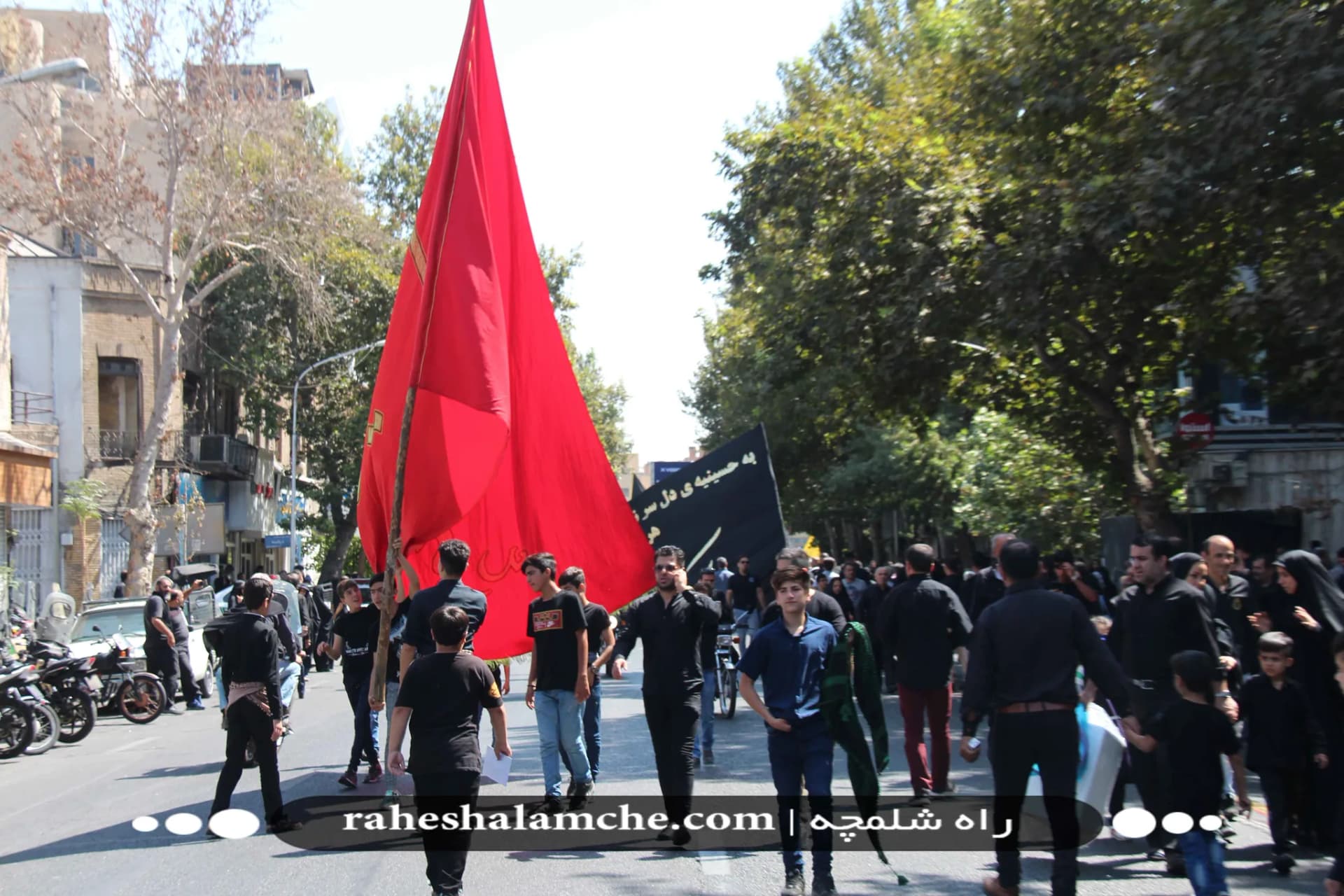 بزرگ ترین کاروان علامت کشی و دسته عزاداری بنیاسد در تهران/ تصاویر — تصویر 32