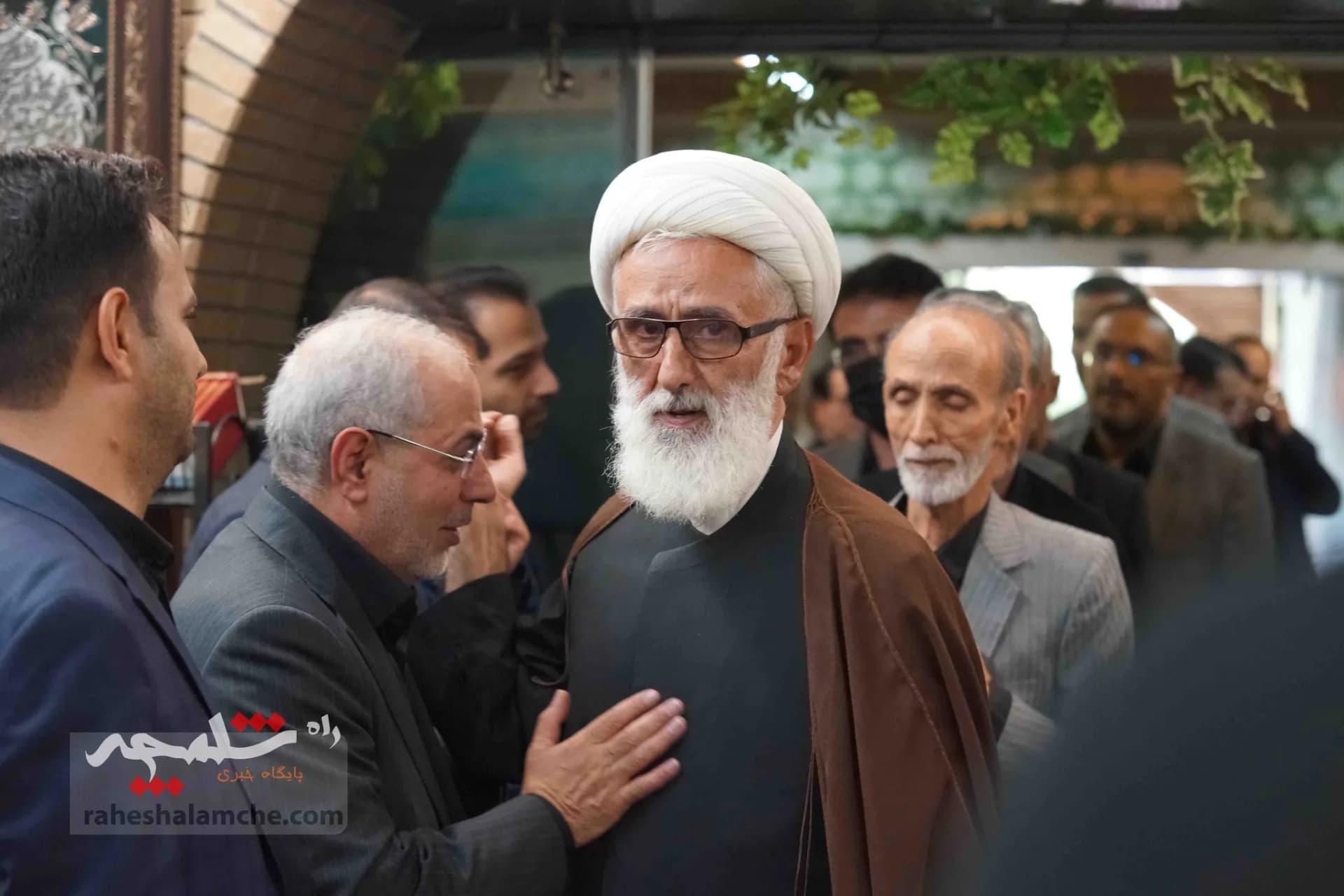 احمدینژادیها برای ختم همسر مرتضی تمدن سنگ تمام گذاشتند +تصاویر — تصویر 20