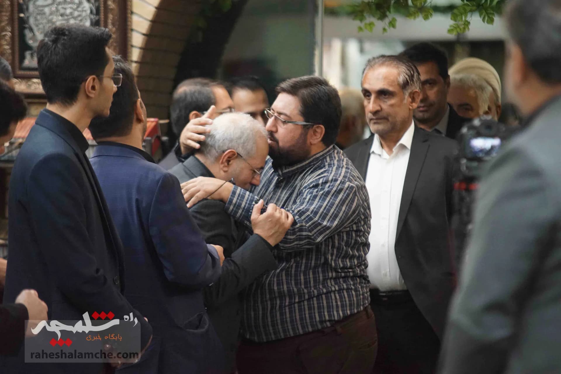 احمدینژادیها برای ختم همسر مرتضی تمدن سنگ تمام گذاشتند +تصاویر — تصویر 34