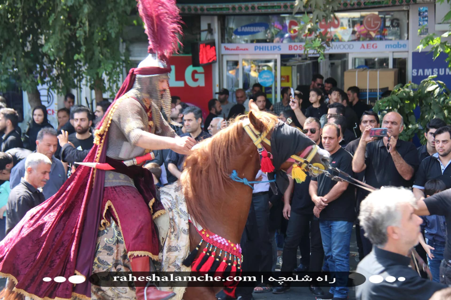 بزرگ ترین کاروان علامت کشی و دسته عزاداری بنیاسد در تهران/ تصاویر — تصویر 7