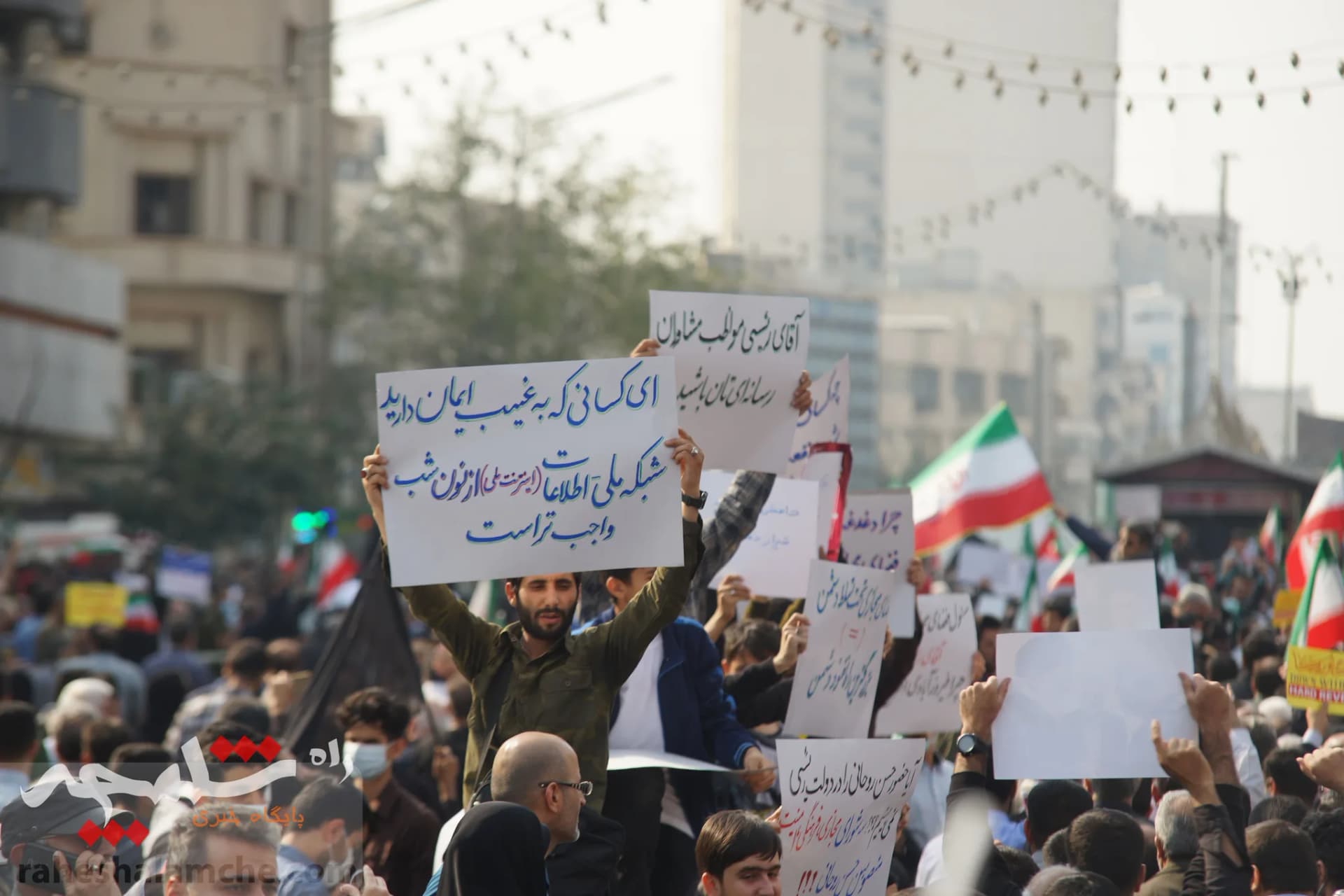 راهپیمایی عظیم تهرانیها با شعار؛ «سپاه انقلابی، انتقام انتقام» +تصاویر — تصویر 28