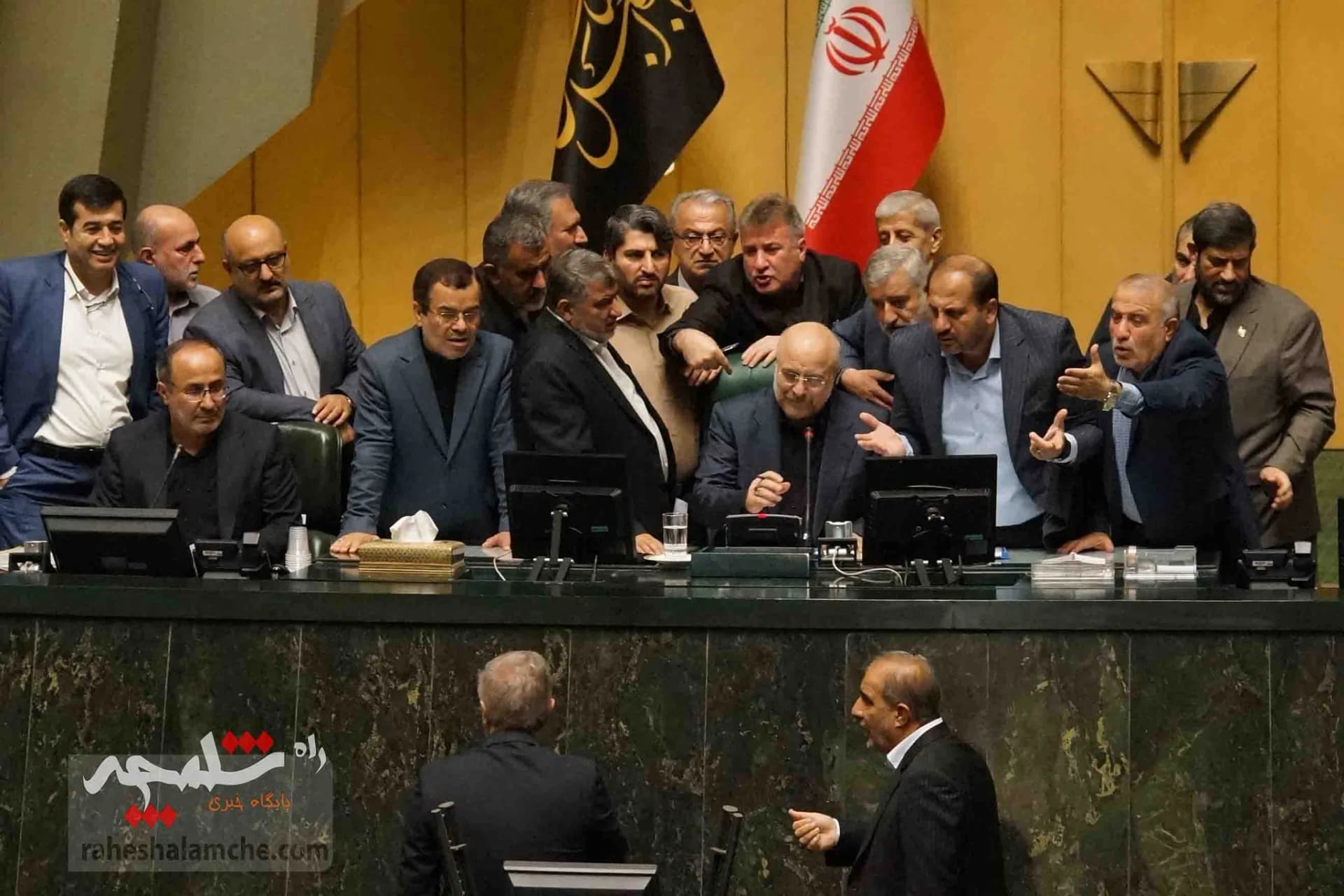 تحصن نمایندگان شمالی در صحن علنی امروز مجلس +تصاویر — تصویر 26