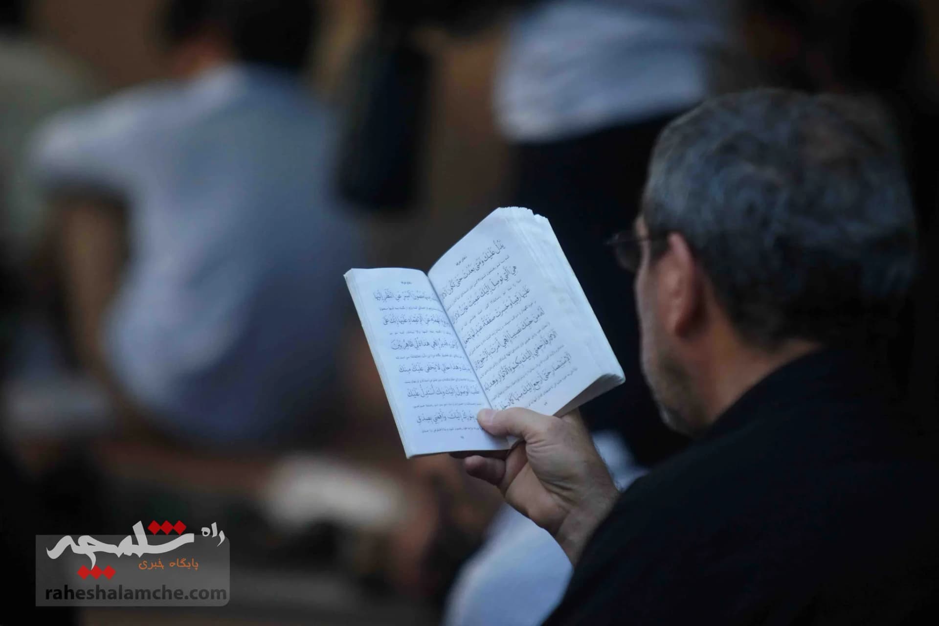 طنین دعای پرفیض عرفه در خیابان 17 شهریور تهران — تصویر 7
