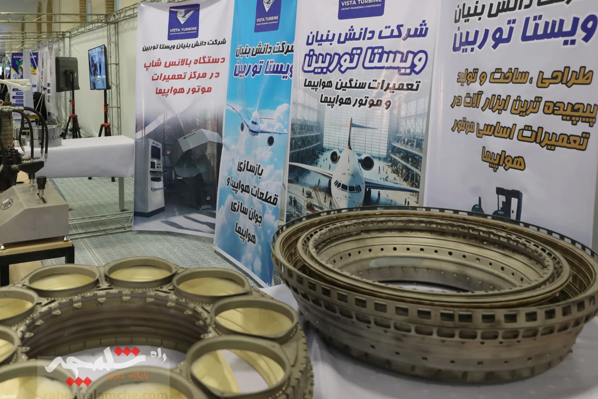 بازدید رهبر انقلاب از نمایشگاه توانمندیها و دستاوردهای بخش خصوصی +تصاویر — تصویر 65