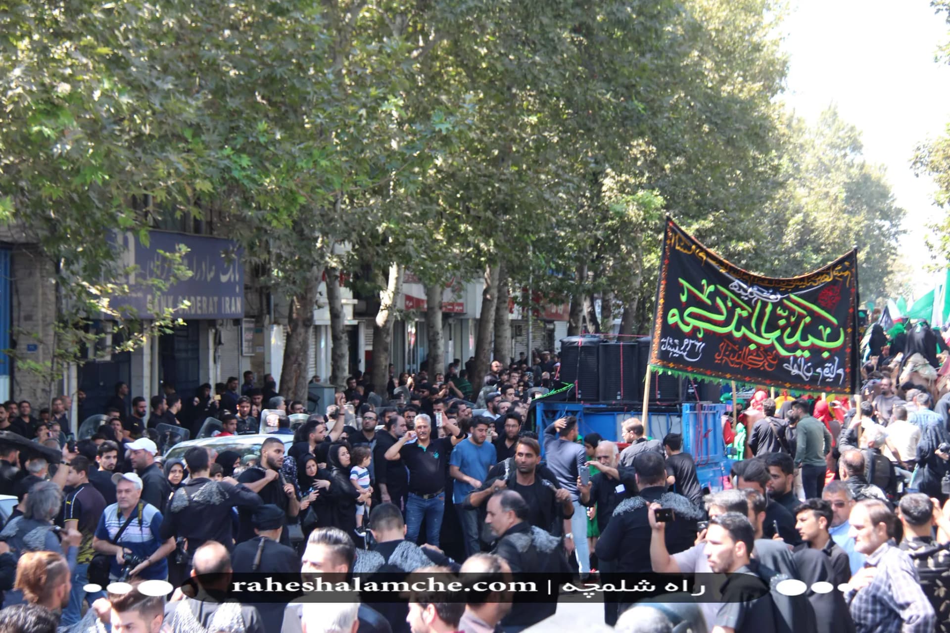 بزرگ ترین کاروان علامت کشی و دسته عزاداری بنیاسد در تهران/ تصاویر — تصویر 1