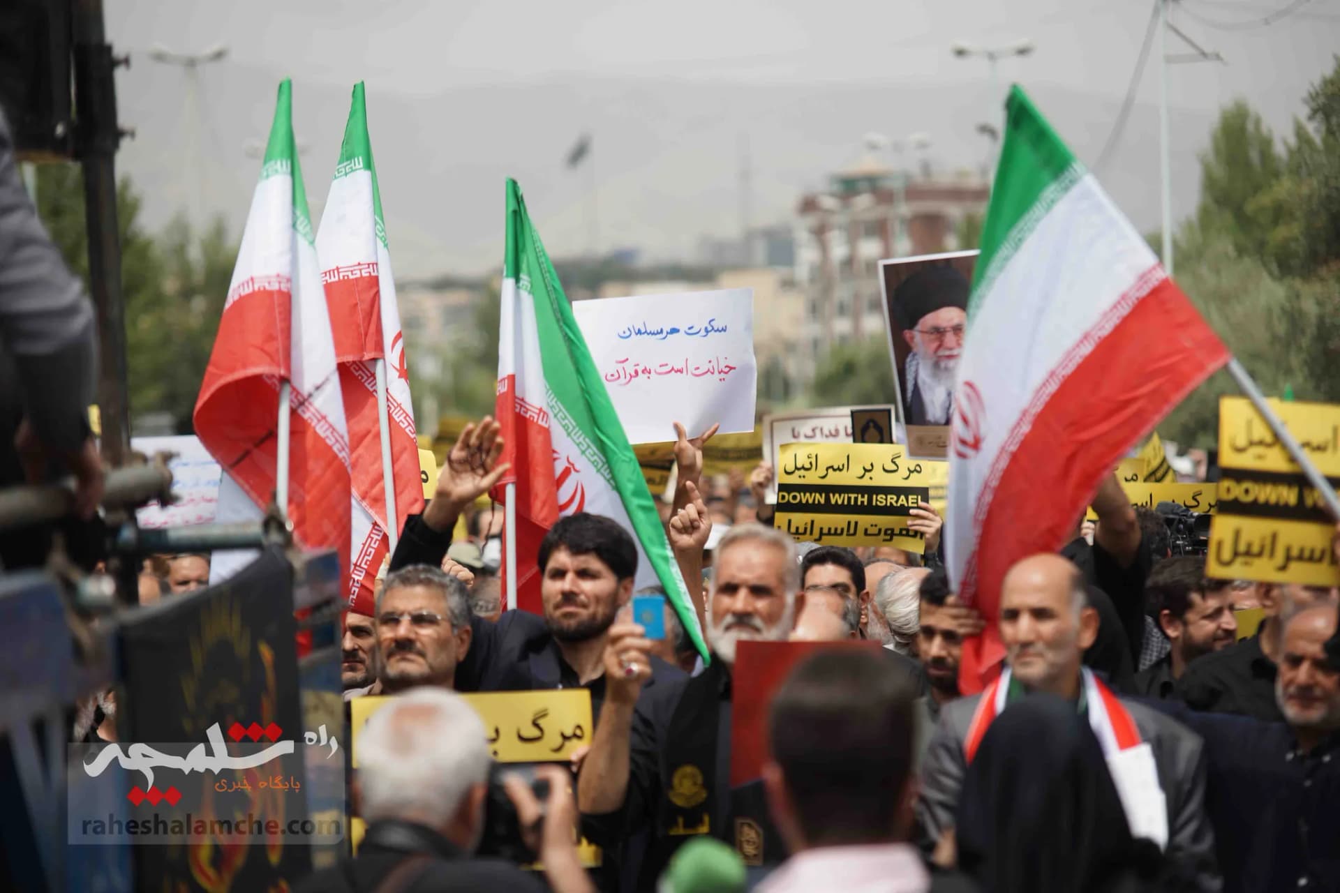 نمازگزاران تهرانی، اهانت مجدد به قرآن کریم در سوئد را محکوم کردند +تصاویر — تصویر 31