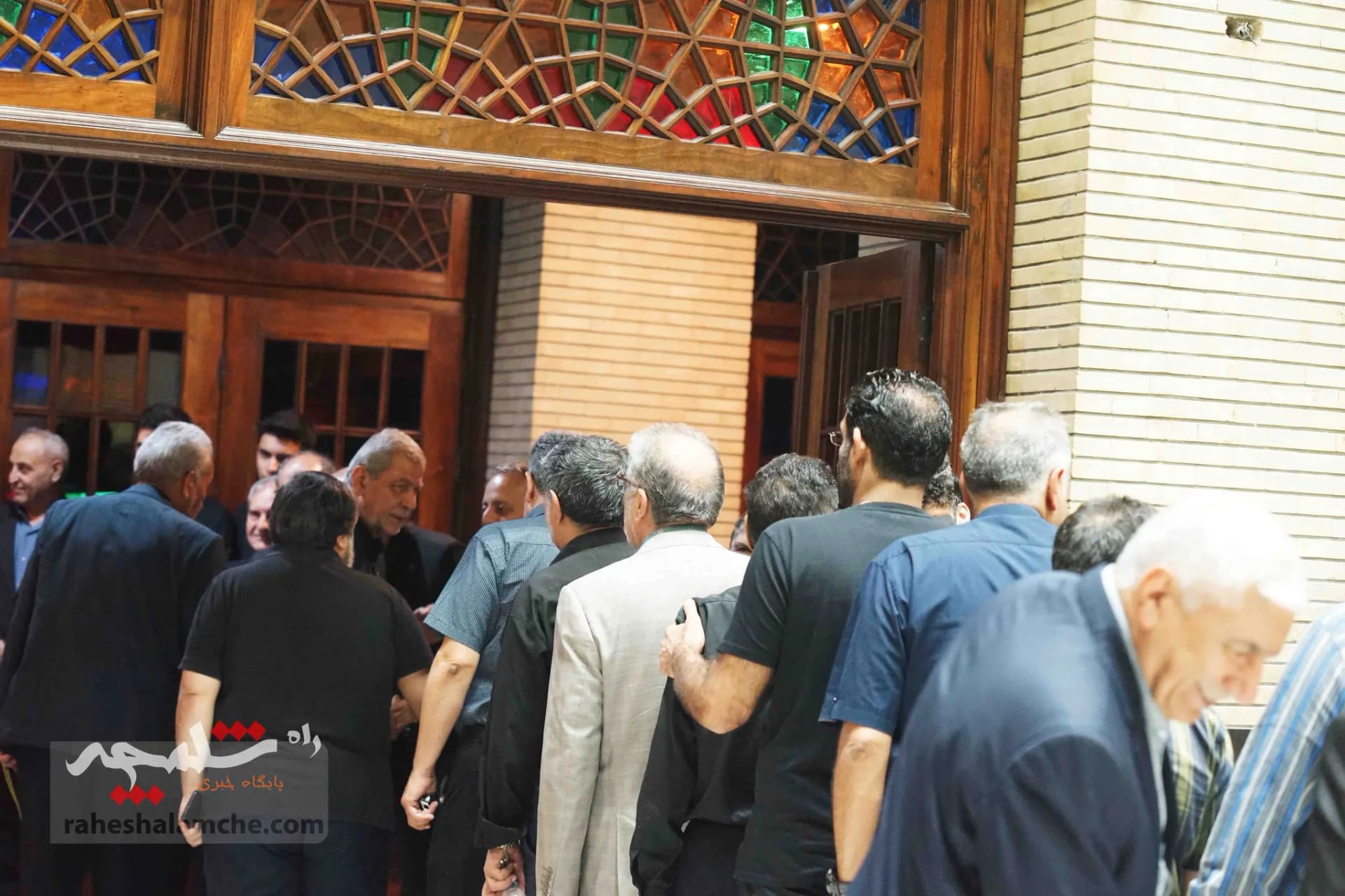 همه شخصیتهایی که در مراسم ختم مادر زریبافان شرکت کرده بودند +تصاویر — تصویر 54