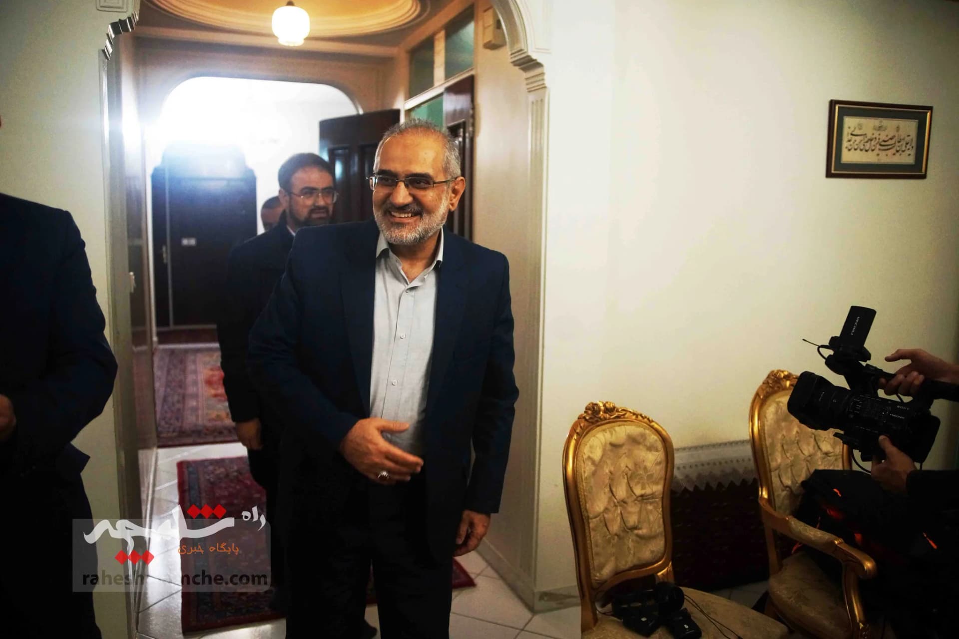 حضور سیدمحمد حسینی در منزل سه شهید +تصاویر — تصویر 23