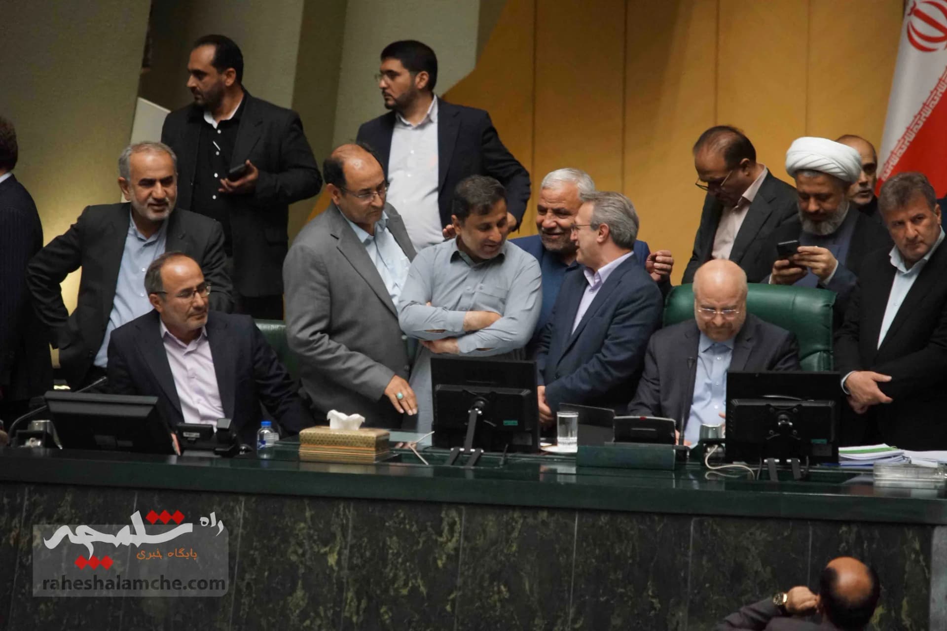 ترکیب اعضای آخرین هیئت رئیسه مجلس یازدهم انتخاب شدند +تصاویر حاشیهها — تصویر 43