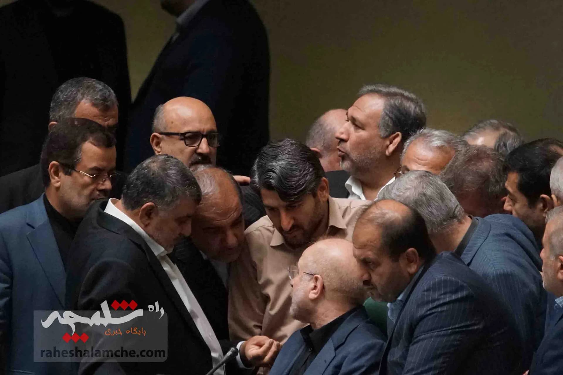 تحصن نمایندگان شمالی در صحن علنی امروز مجلس +تصاویر — تصویر 18