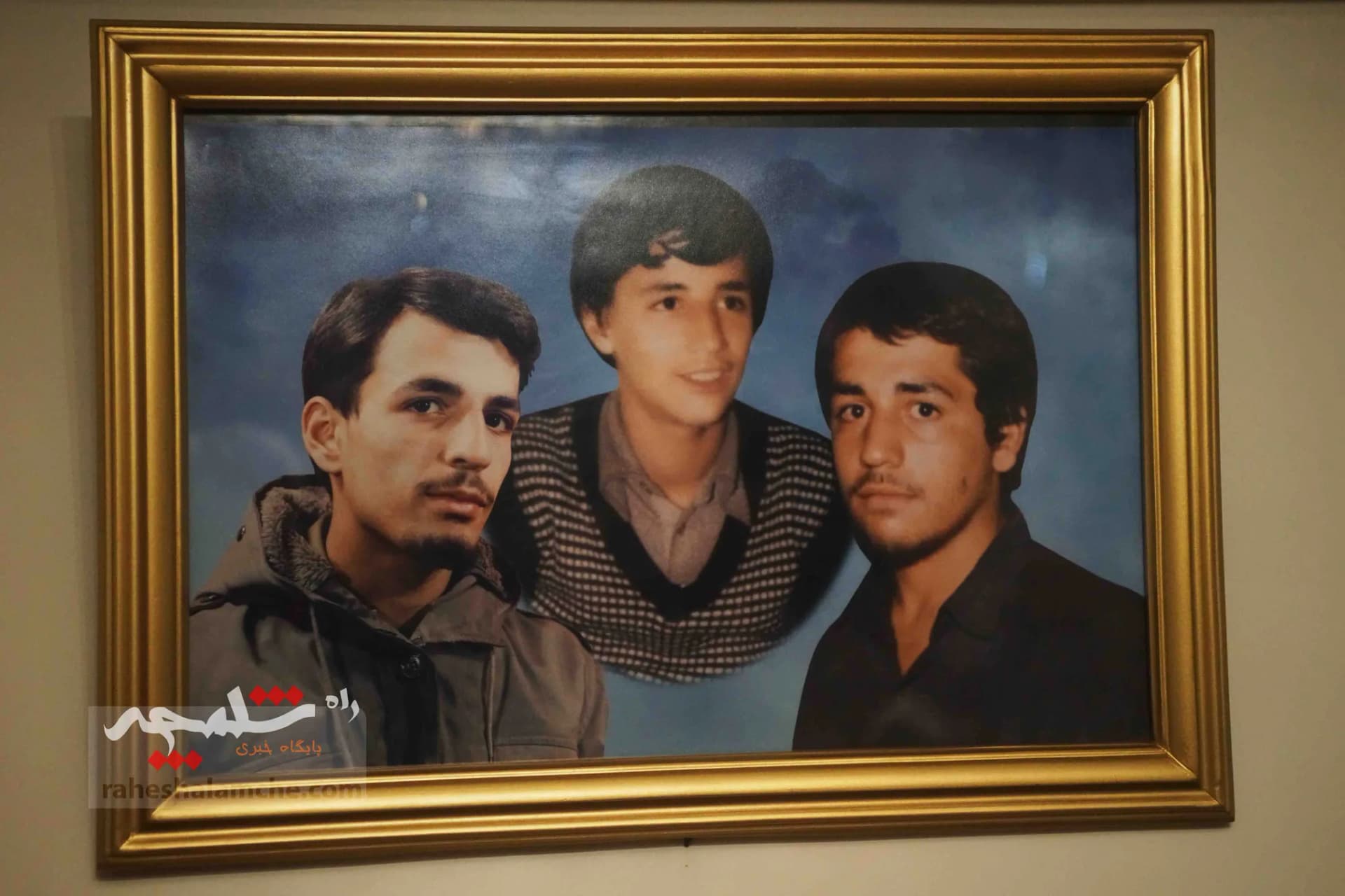 حضور سیدمحمد حسینی در منزل سه شهید +تصاویر — تصویر 15