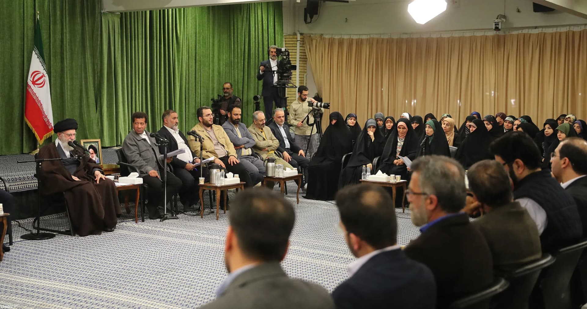 دیدار شاعران با رهبر انقلاب +تصاویر2 — تصویر 12