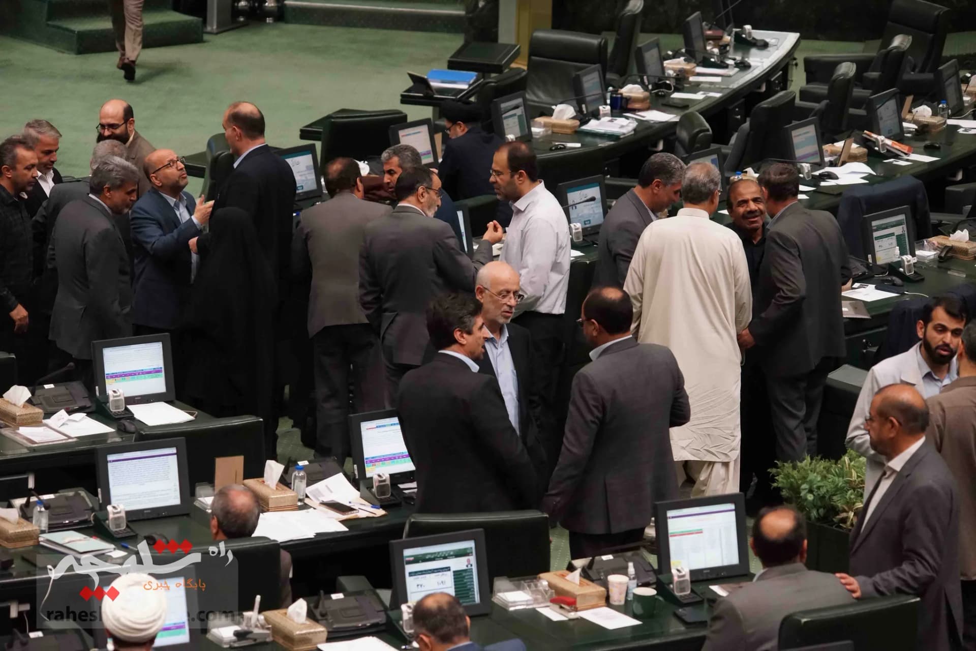 حاشیههای امروز مجلس با متفاوتترین تبلیغات انتخاباتی هیئت رئیسه مجلس +تصاویر — تصویر 22