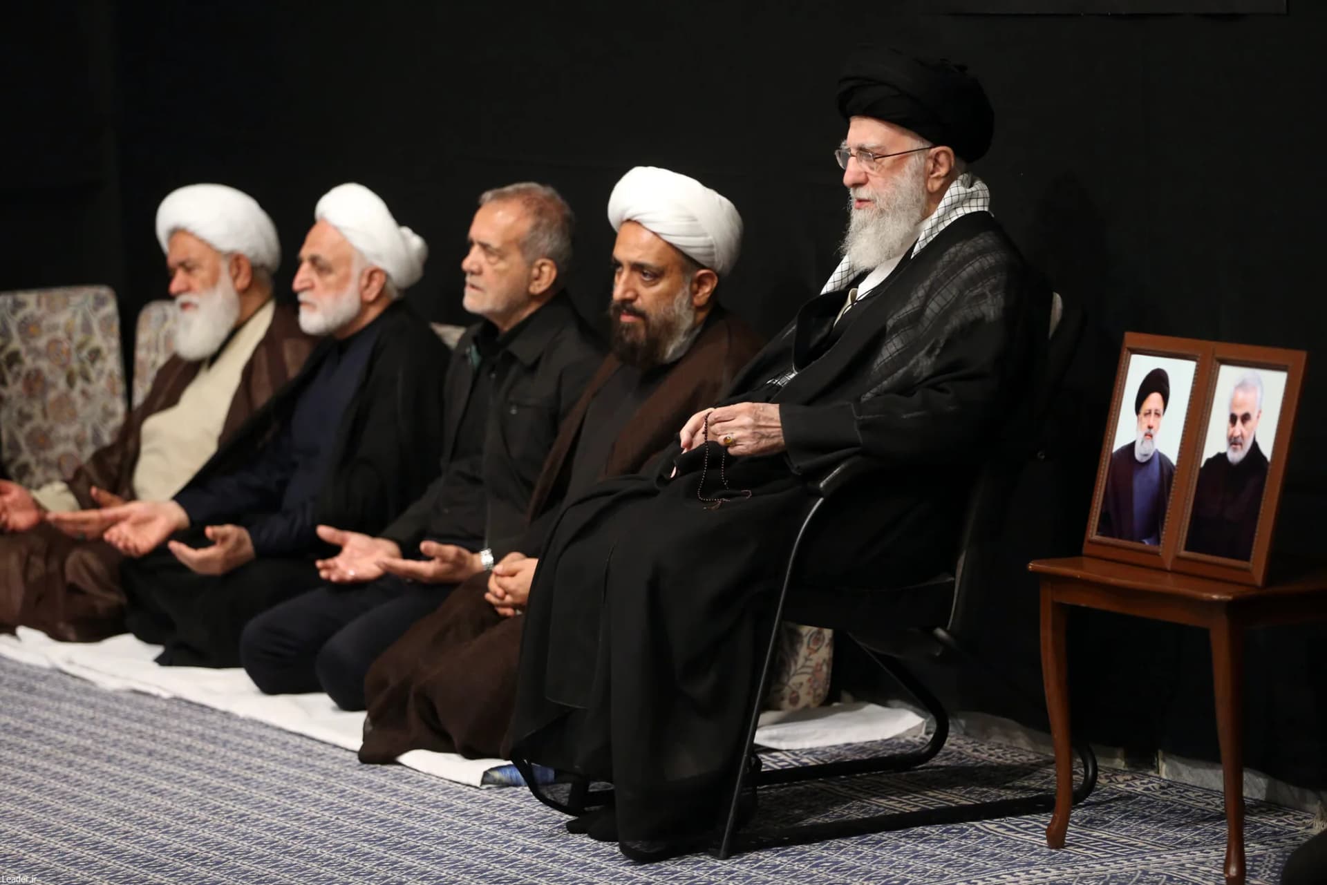 مراسم شام غریبان سیدالشهد(ع) با حضور رهبر انقلاب +تصاویر — تصویر 9