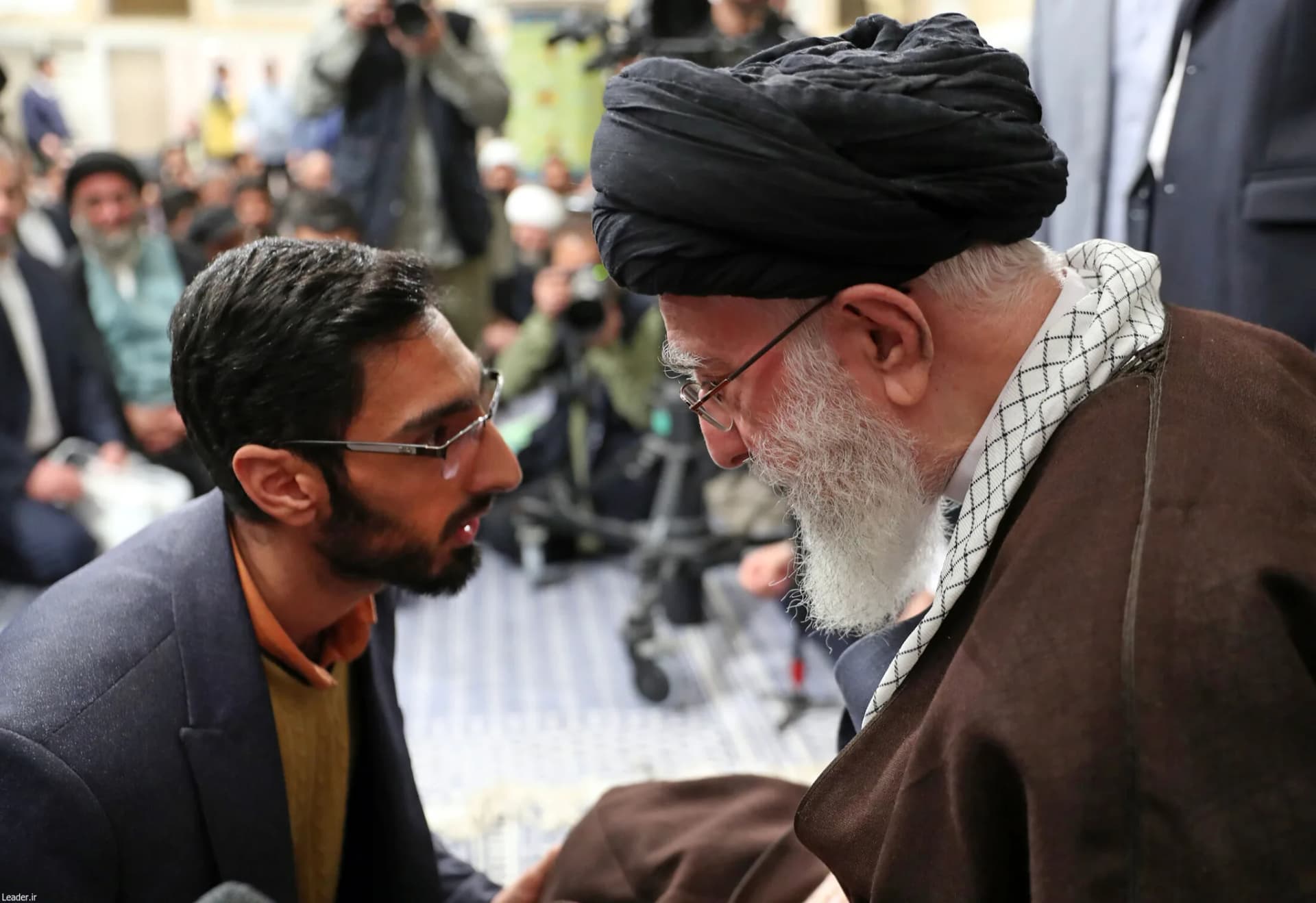دیدار شاعران با رهبر انقلاب +تصاویر2 — تصویر 21