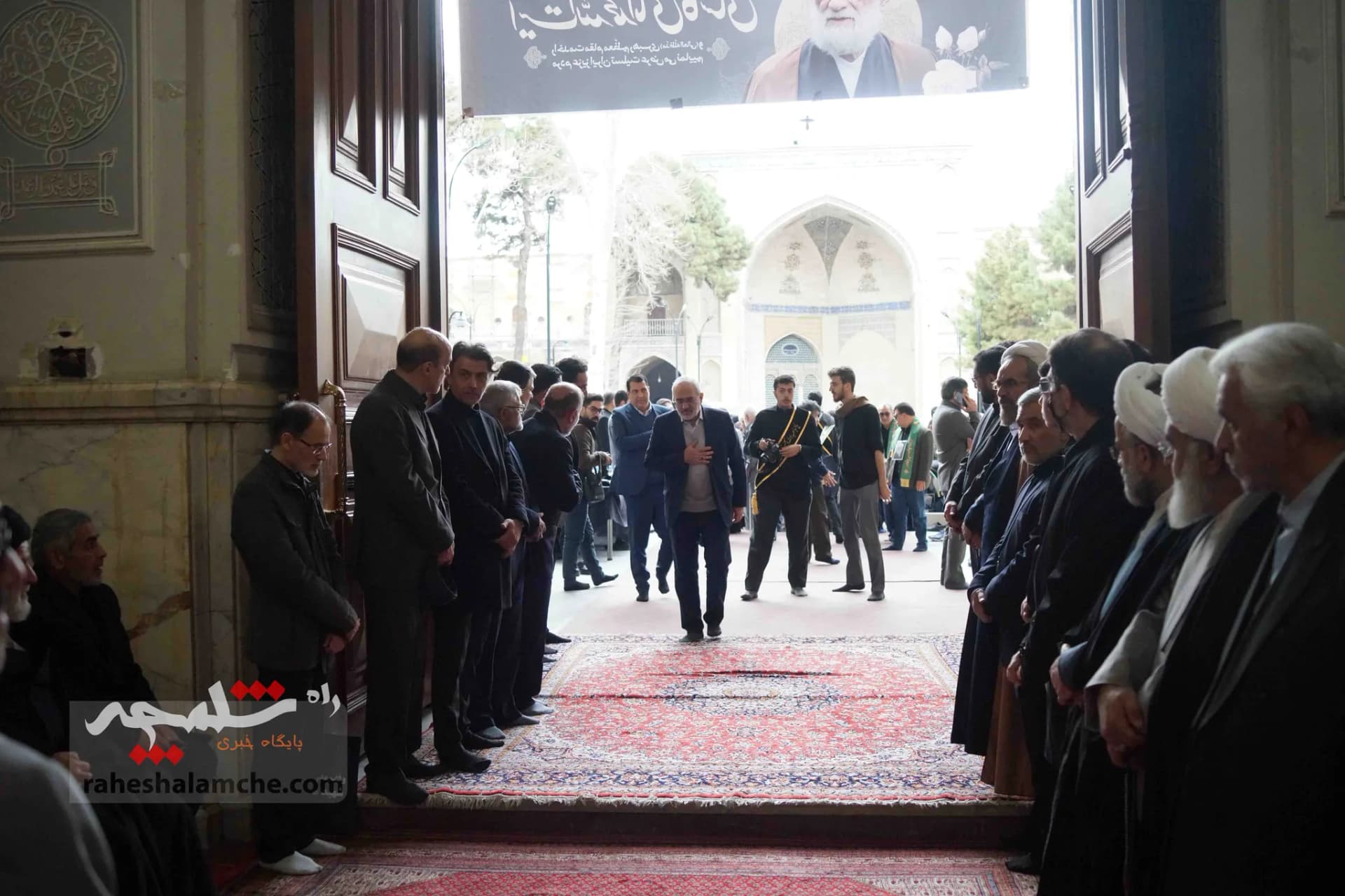 همه شخصیتهایی که در مراسم ترحیم آیتالله امام کاشانی حضور داشتند +تصاویر — تصویر 30