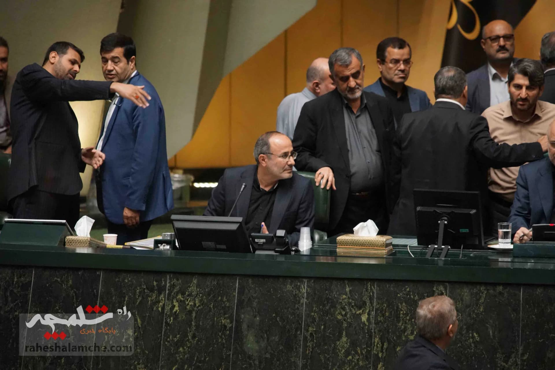 تحصن نمایندگان شمالی در صحن علنی امروز مجلس +تصاویر — تصویر 28