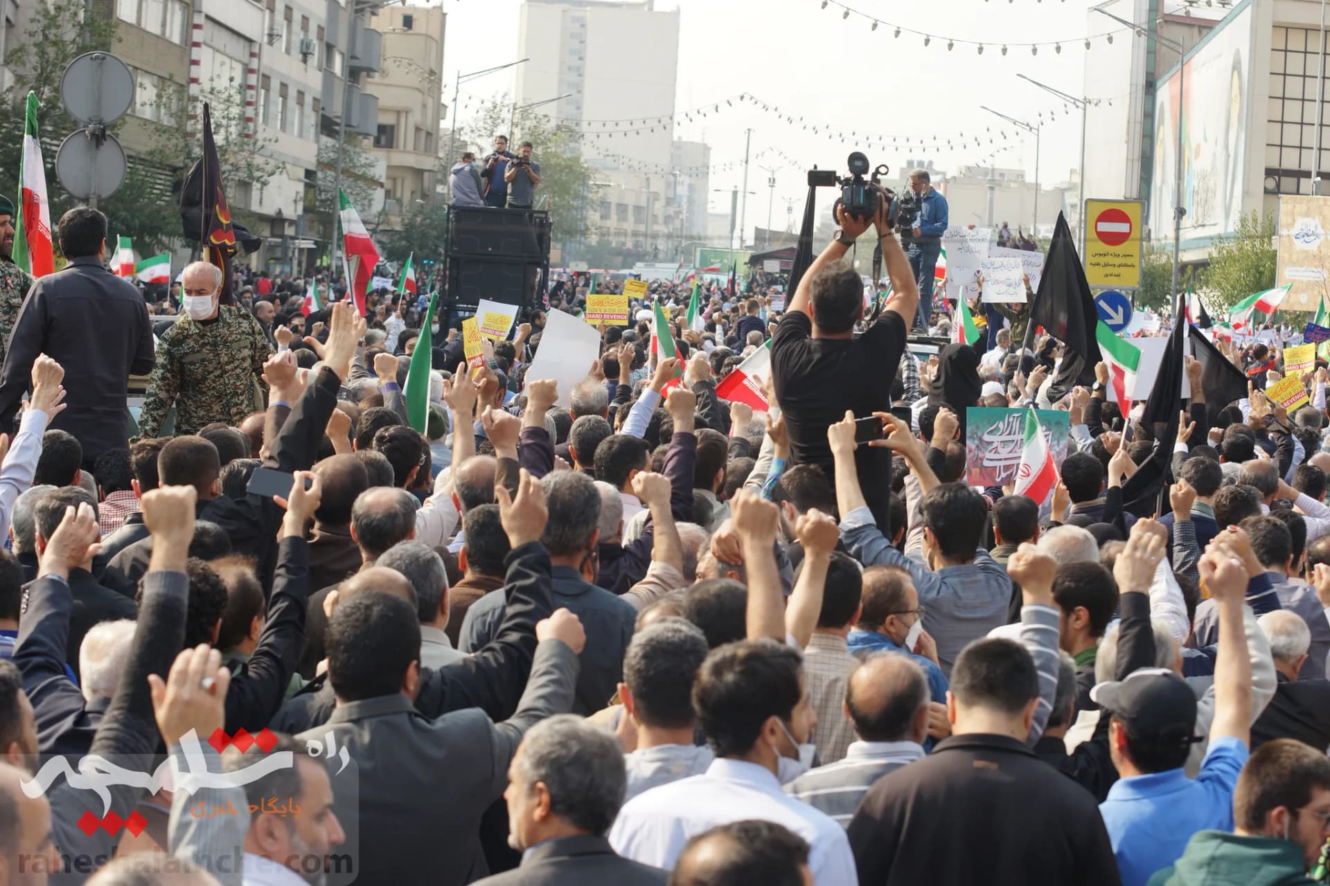 راهپیمایی عظیم تهرانیها با شعار؛ «سپاه انقلابی، انتقام انتقام» +تصاویر — تصویر 23