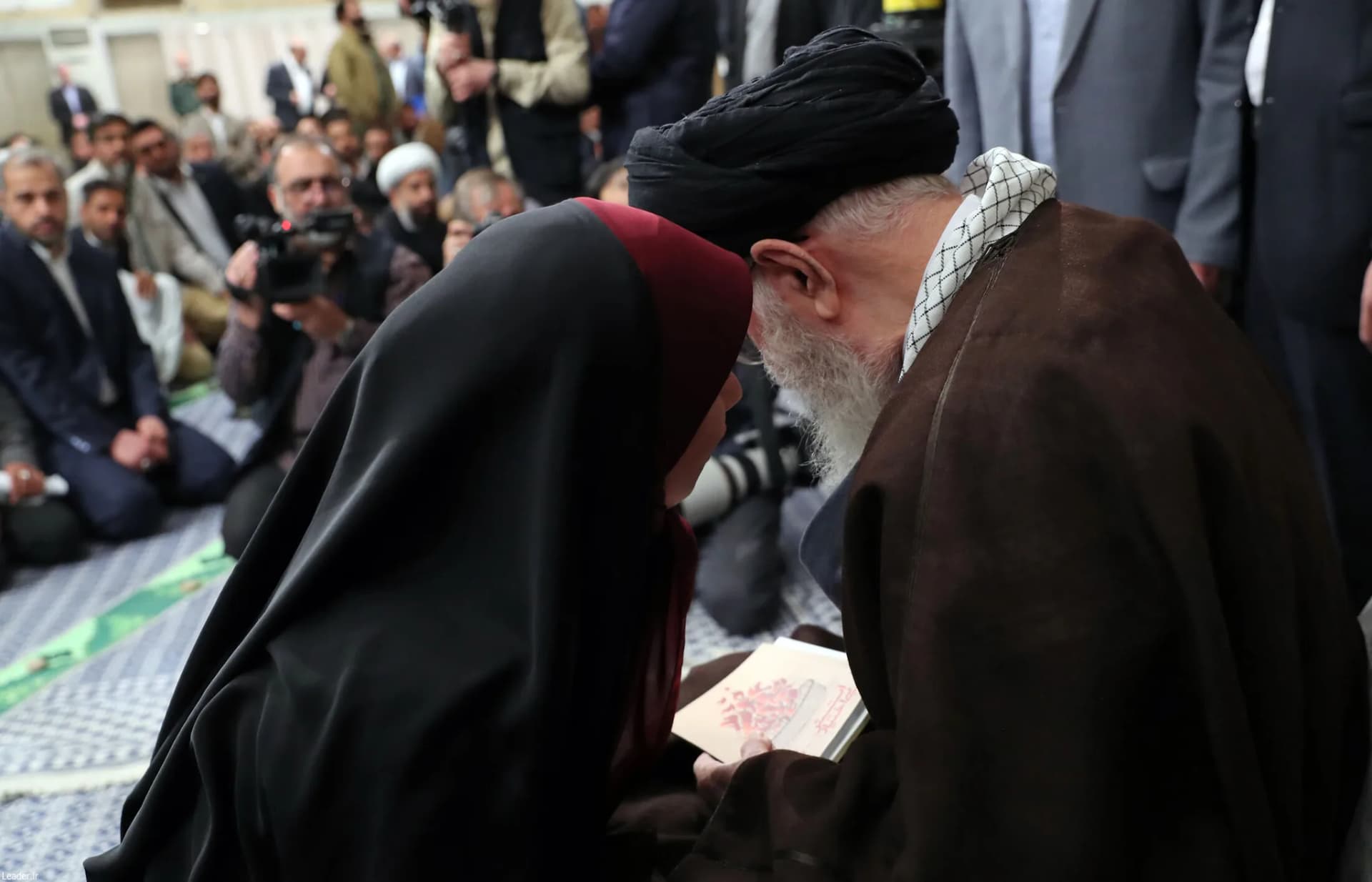 دیدار شاعران با رهبر انقلاب +تصاویر2 — تصویر 60