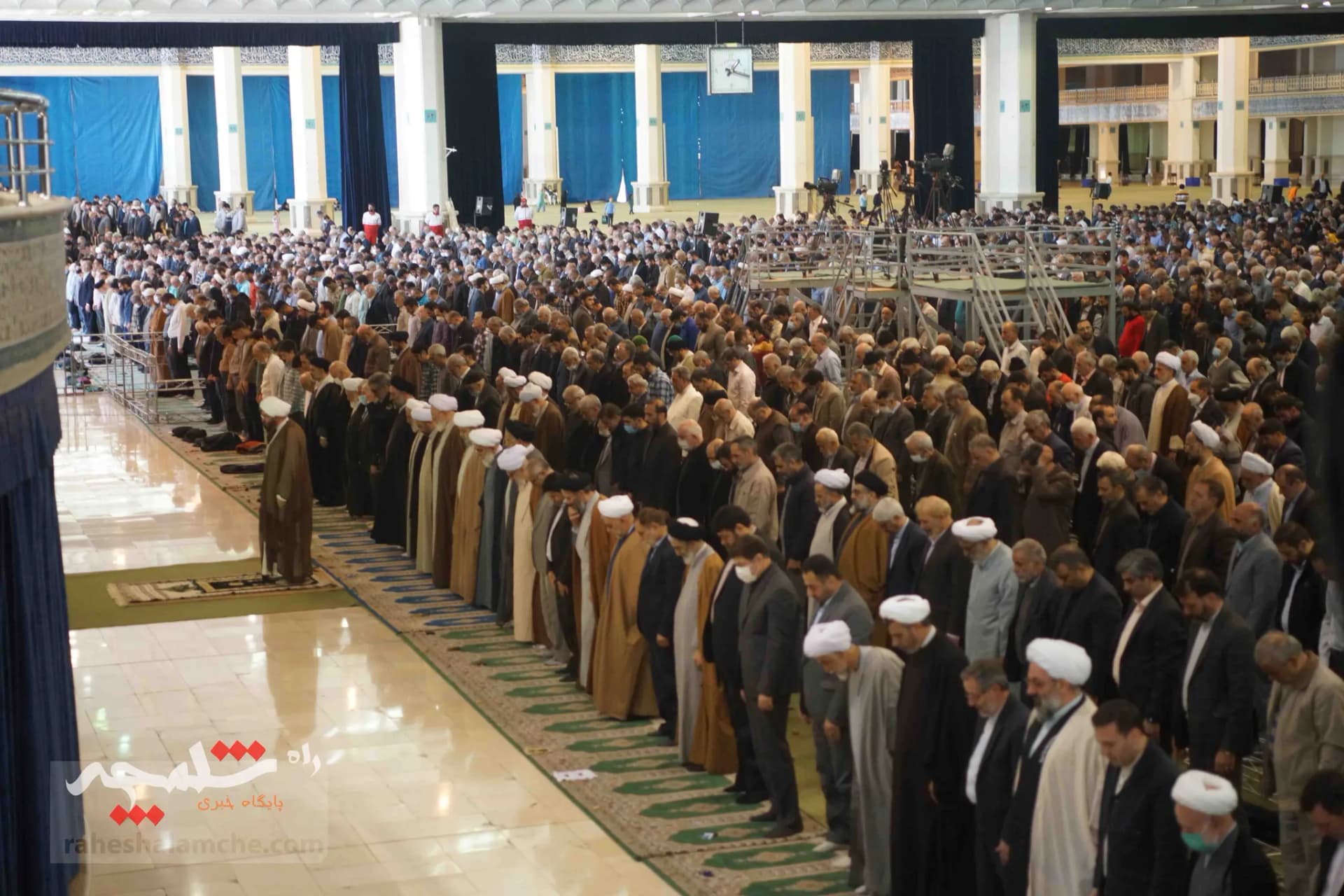 آخرین نماز جمعه سال 1401 در تهران +تصاویر — تصویر 43