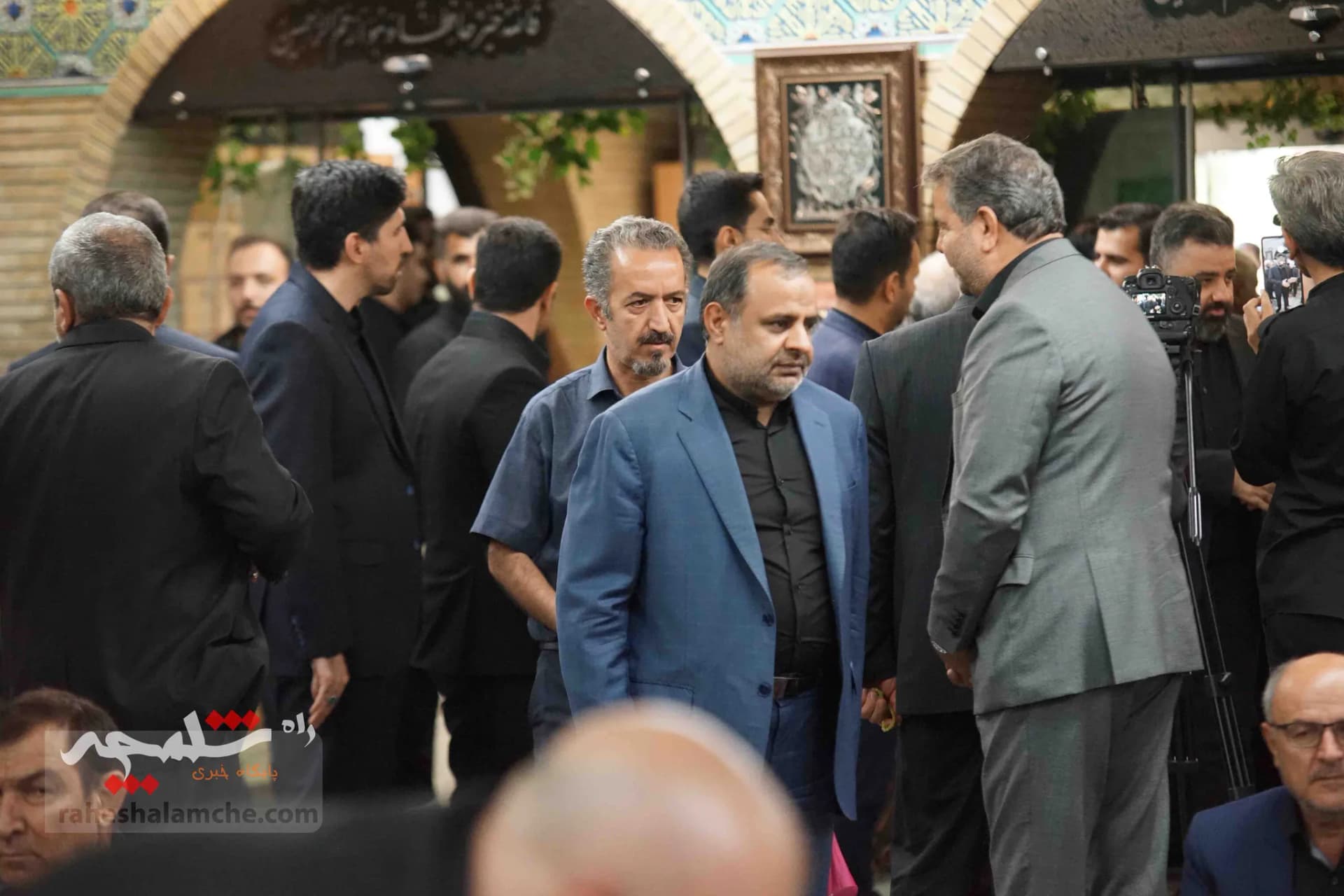 احمدینژادیها برای ختم همسر مرتضی تمدن سنگ تمام گذاشتند +تصاویر — تصویر 31