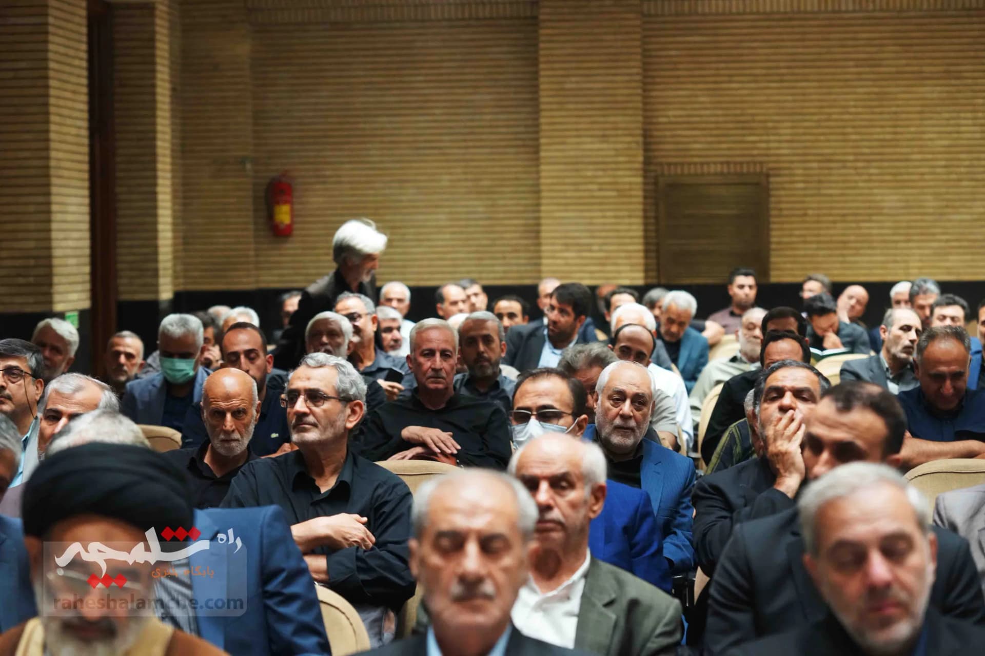 همه شخصیتهایی که در مراسم ختم مادر زریبافان شرکت کرده بودند +تصاویر — تصویر 45
