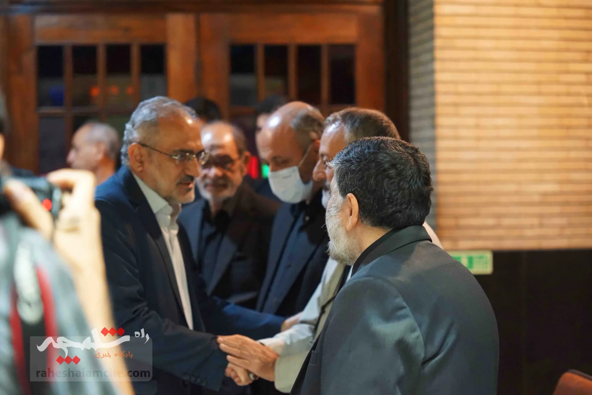همه شخصیتهایی که در مراسم ختم مادر زریبافان شرکت کرده بودند +تصاویر — تصویر 68