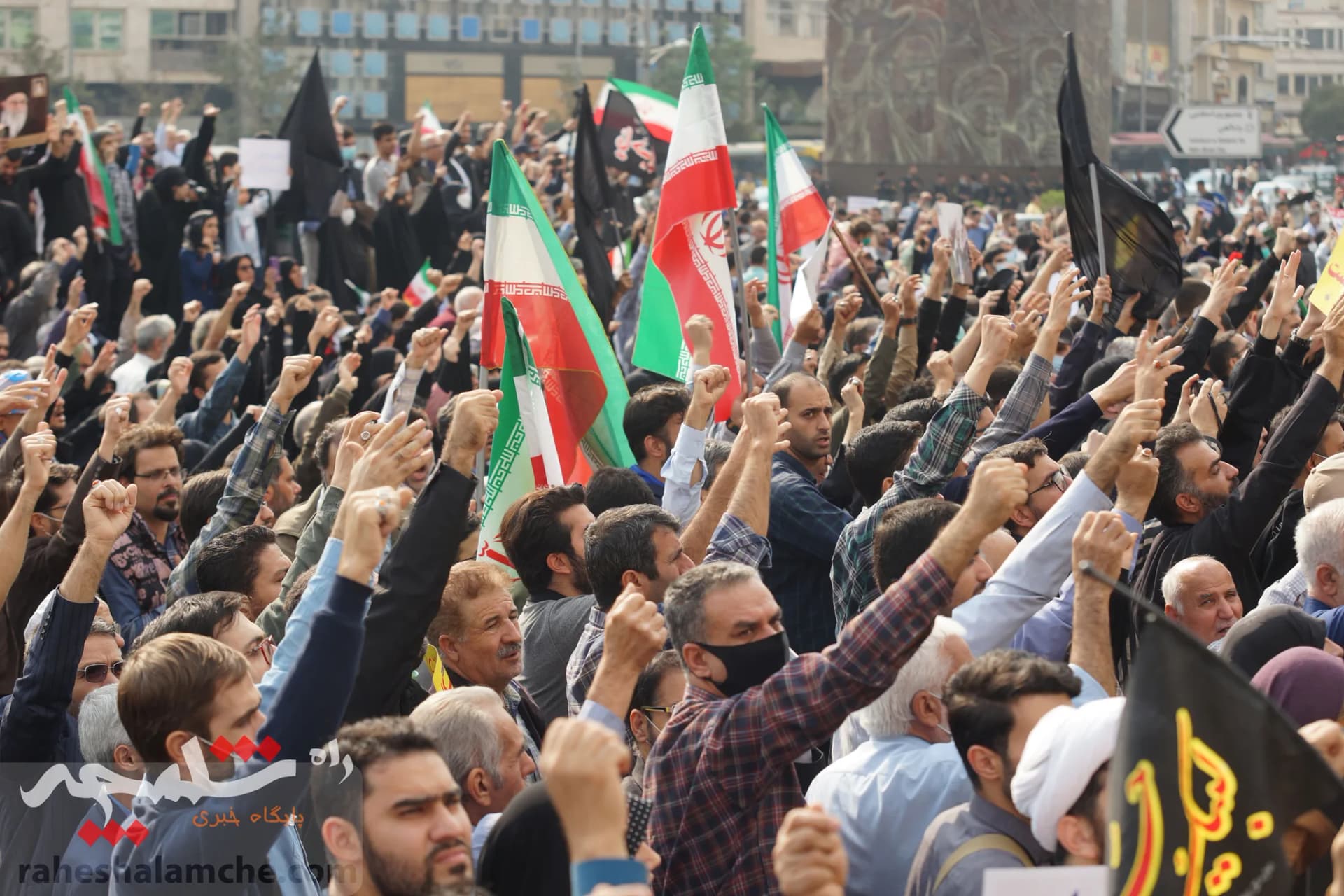 راهپیمایی عظیم تهرانیها با شعار؛ «سپاه انقلابی، انتقام انتقام» +تصاویر — تصویر 52