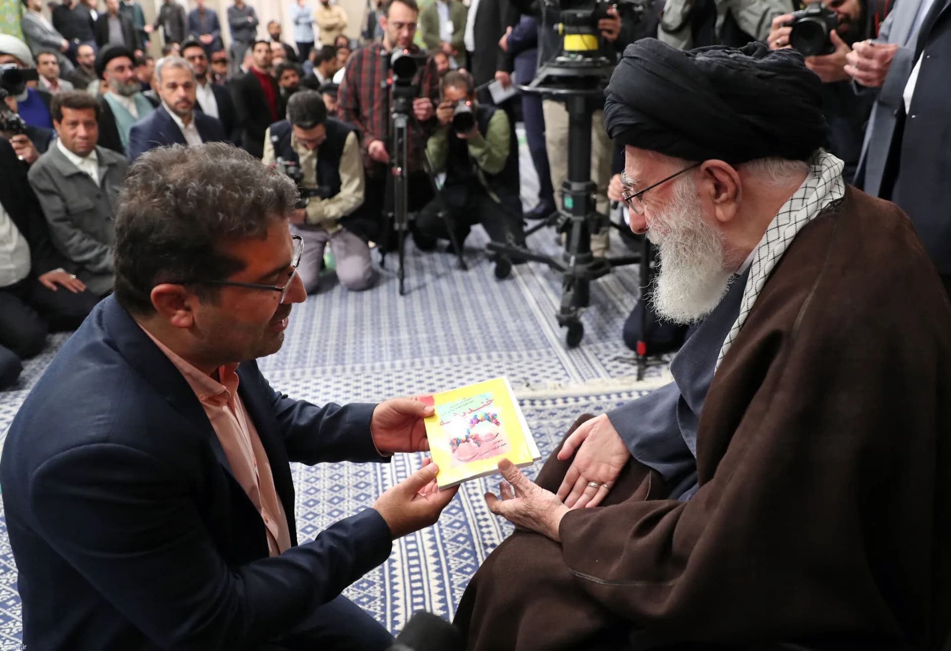 دیدار شاعران با رهبر انقلاب +تصاویر2 — تصویر 80