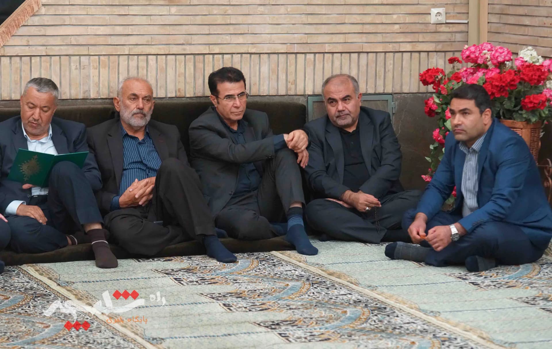 احمدینژادیها برای ختم همسر مرتضی تمدن سنگ تمام گذاشتند +تصاویر — تصویر 22