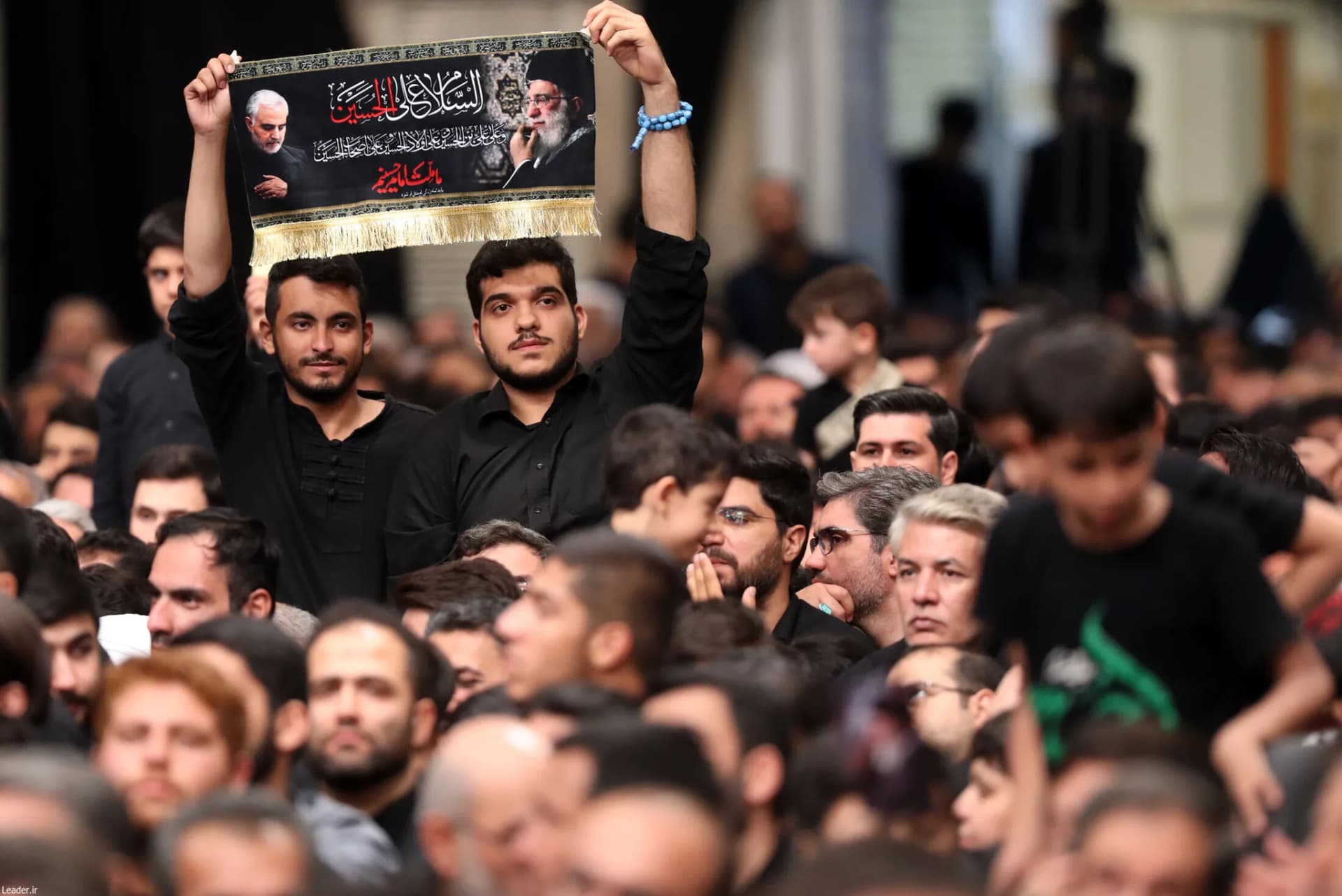 مراسم شام غریبان سیدالشهد(ع) با حضور رهبر انقلاب +تصاویر — تصویر 13