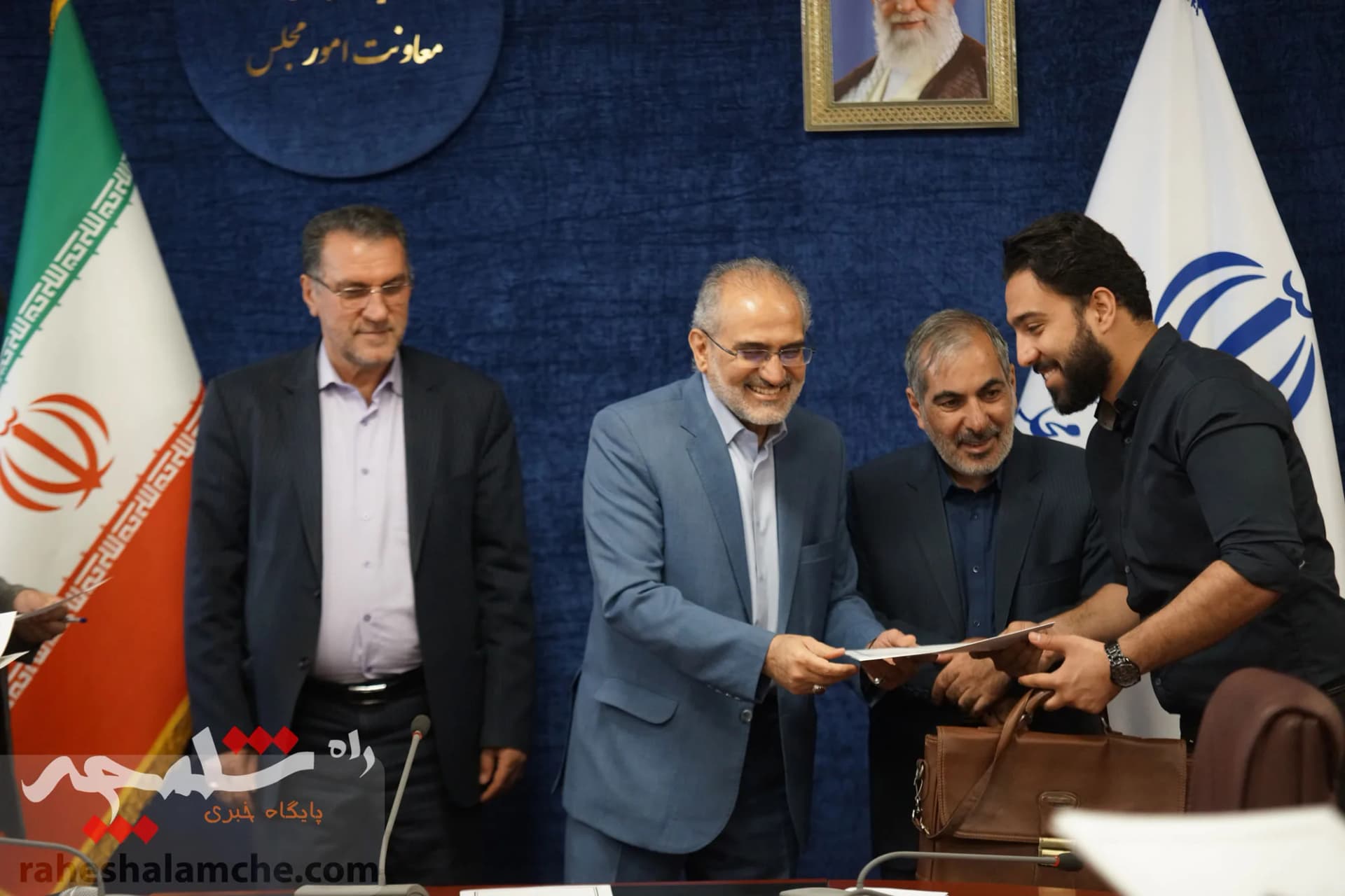 دیدار عیدانه معاون پارلمانی رئیسجمهور با خبرنگاران +تصاویر — تصویر 70