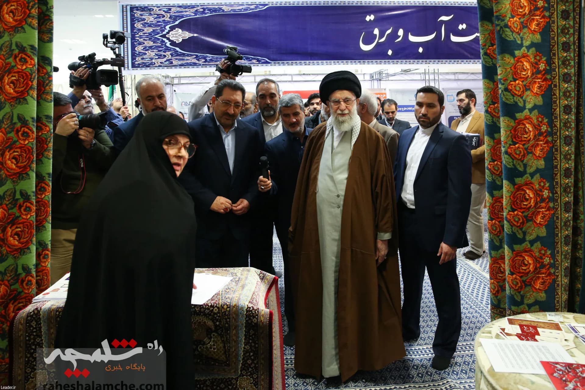 بازدید رهبر انقلاب از نمایشگاه توانمندیها و دستاوردهای بخش خصوصی +تصاویر — تصویر 66