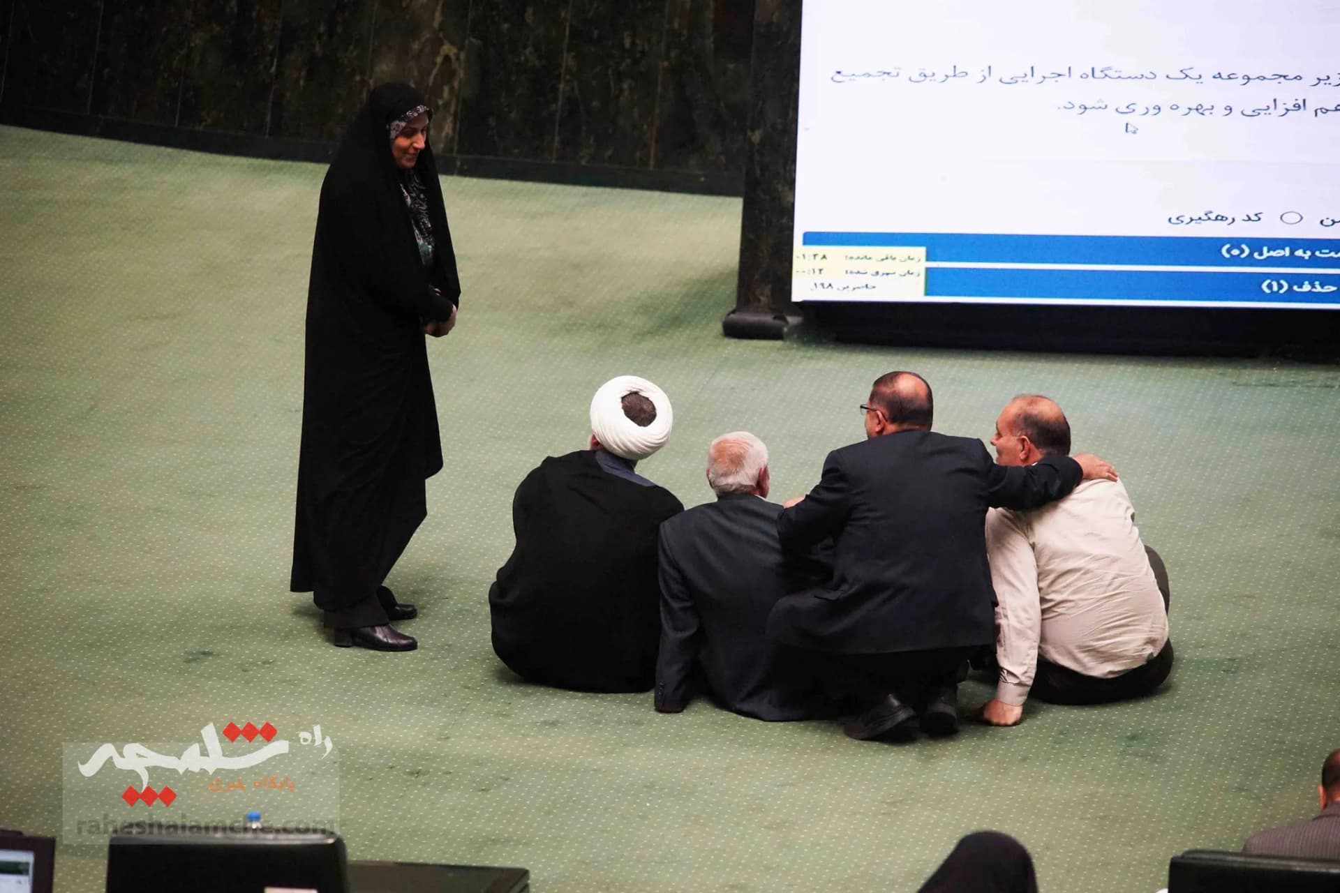 تصاویر اختصاصی راه شلمچه از تحصن نماینده تهران در مجلس — تصویر 10