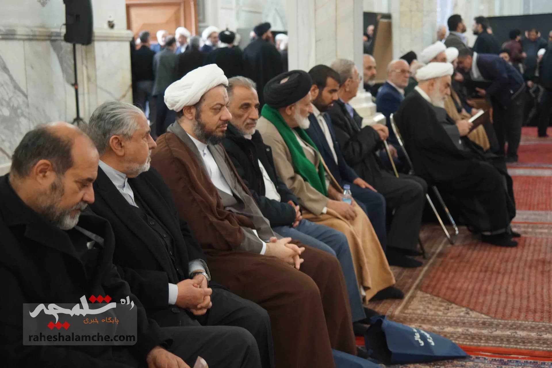 همه شخصیتهایی که در مراسم ترحیم آیتالله امام کاشانی حضور داشتند +تصاویر — تصویر 67
