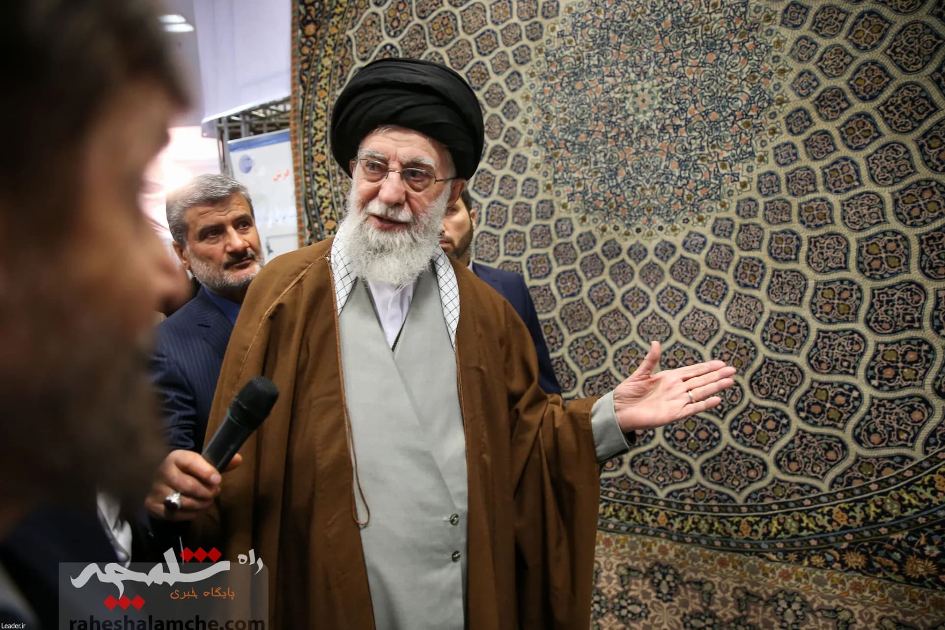 بازدید رهبر انقلاب از نمایشگاه توانمندیها و دستاوردهای بخش خصوصی +تصاویر — تصویر 58