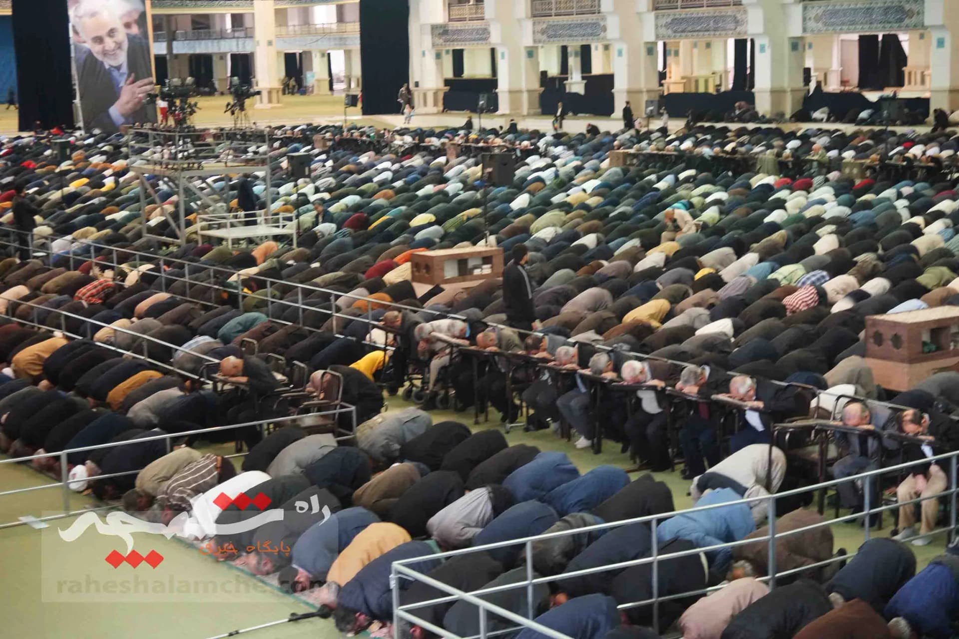 اولین نمازجمعه امسال در ماه مبارک رمضان +تصاویر — تصویر 32