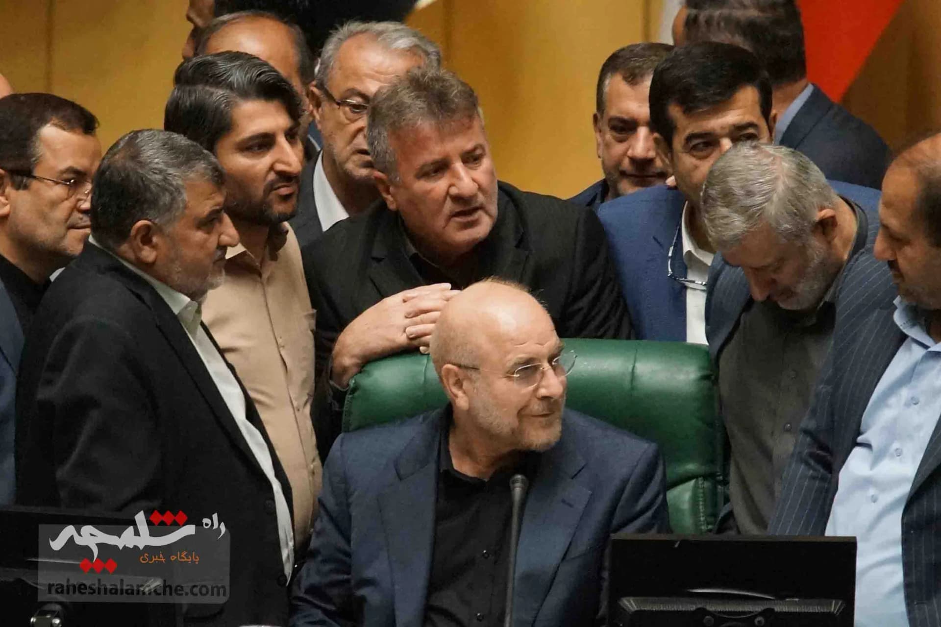 تحصن نمایندگان شمالی در صحن علنی امروز مجلس +تصاویر — تصویر 15