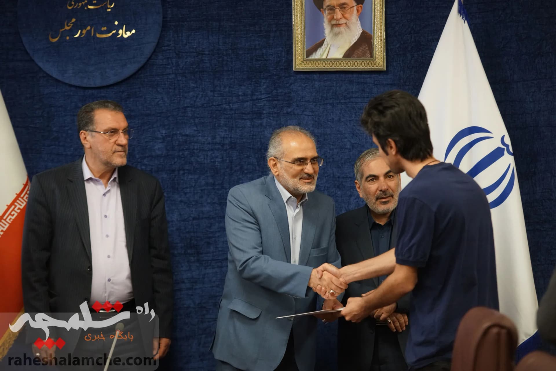 دیدار عیدانه معاون پارلمانی رئیسجمهور با خبرنگاران +تصاویر — تصویر 78