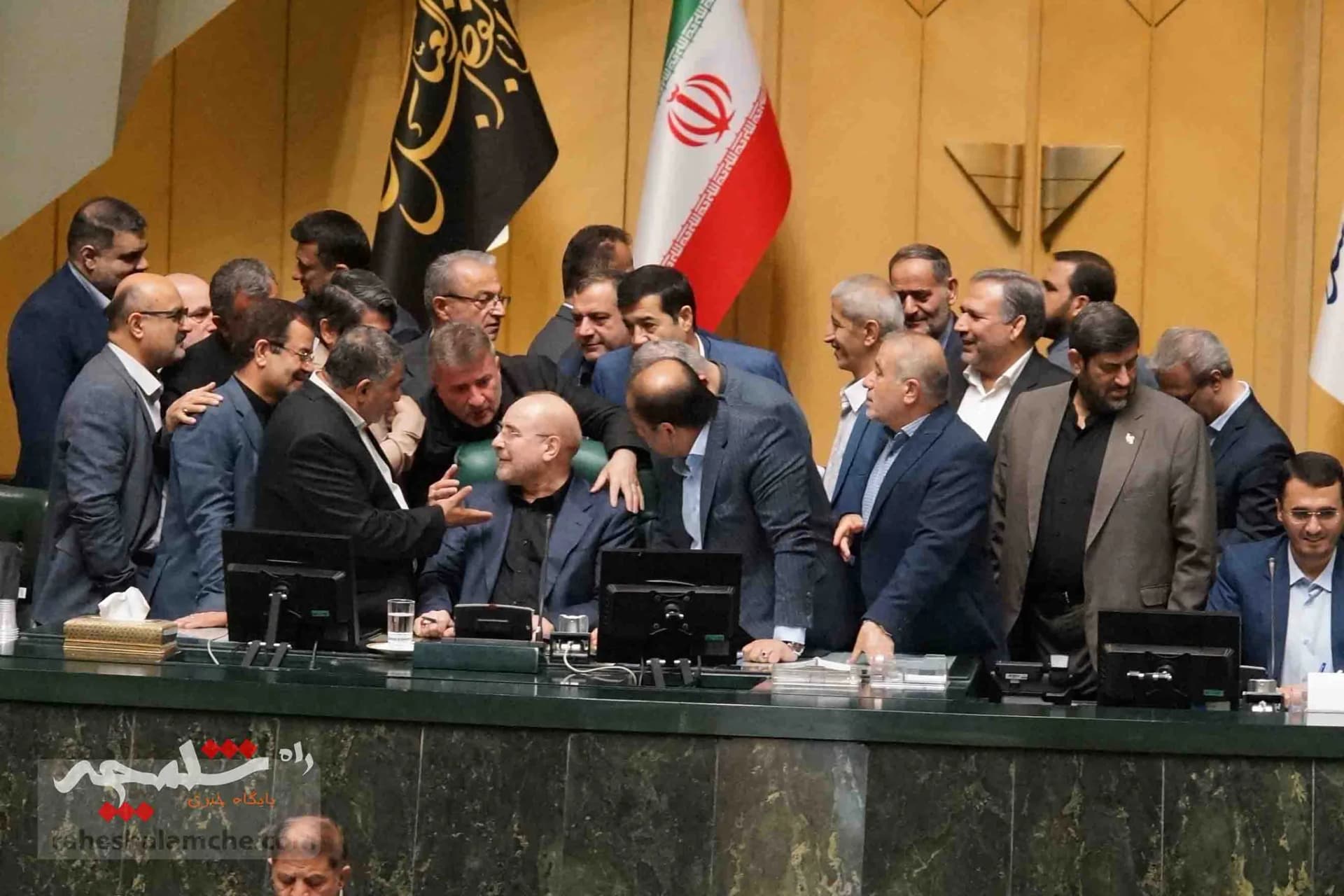 تحصن نمایندگان شمالی در صحن علنی امروز مجلس +تصاویر — تصویر 12