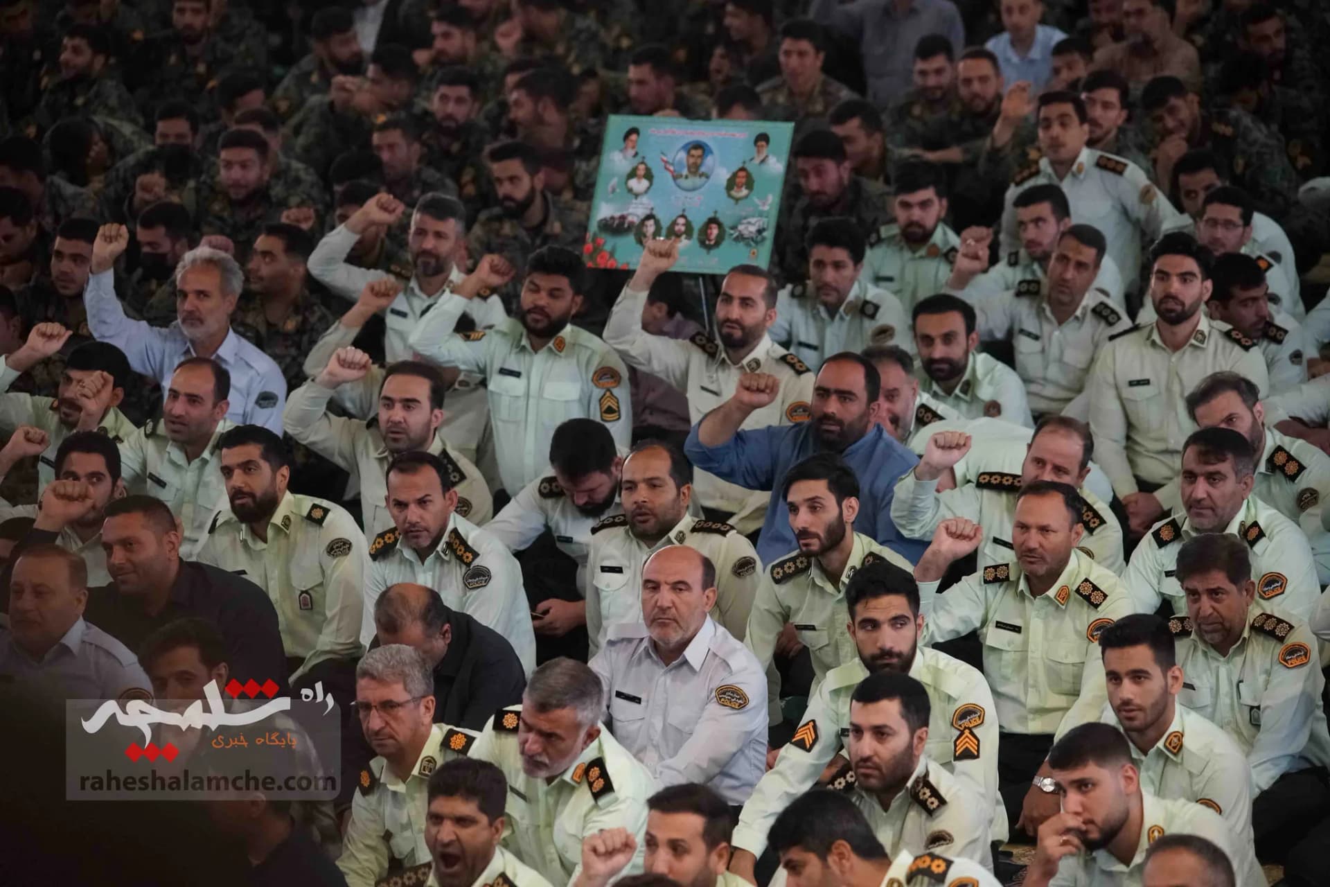 گزارش تصویری نمازجمعه تهران در هفته نیروی انتظامی — تصویر 19
